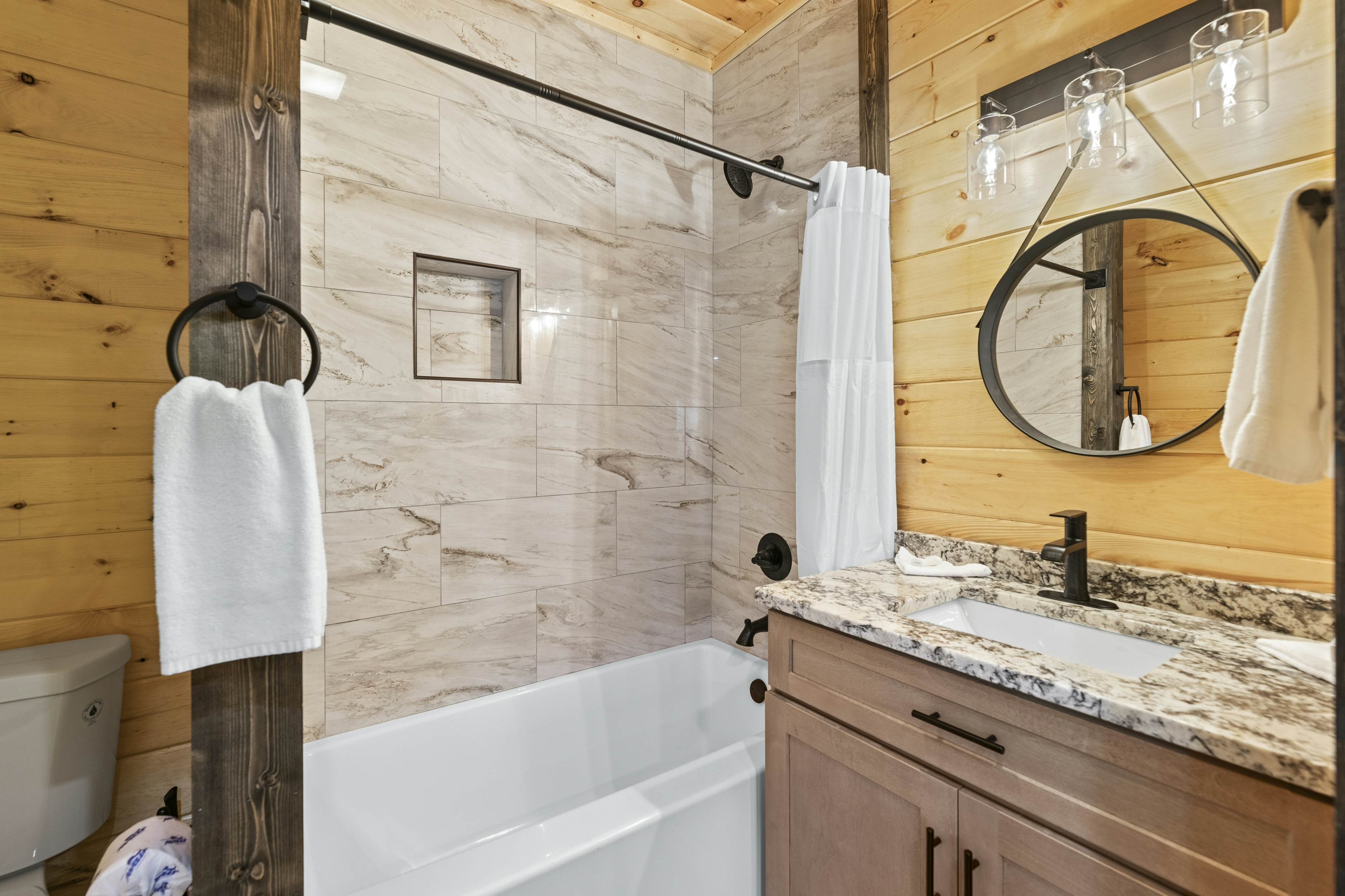 Lovely cabin with tons of amenities, pool, hot tub, theater, pool table, et al!