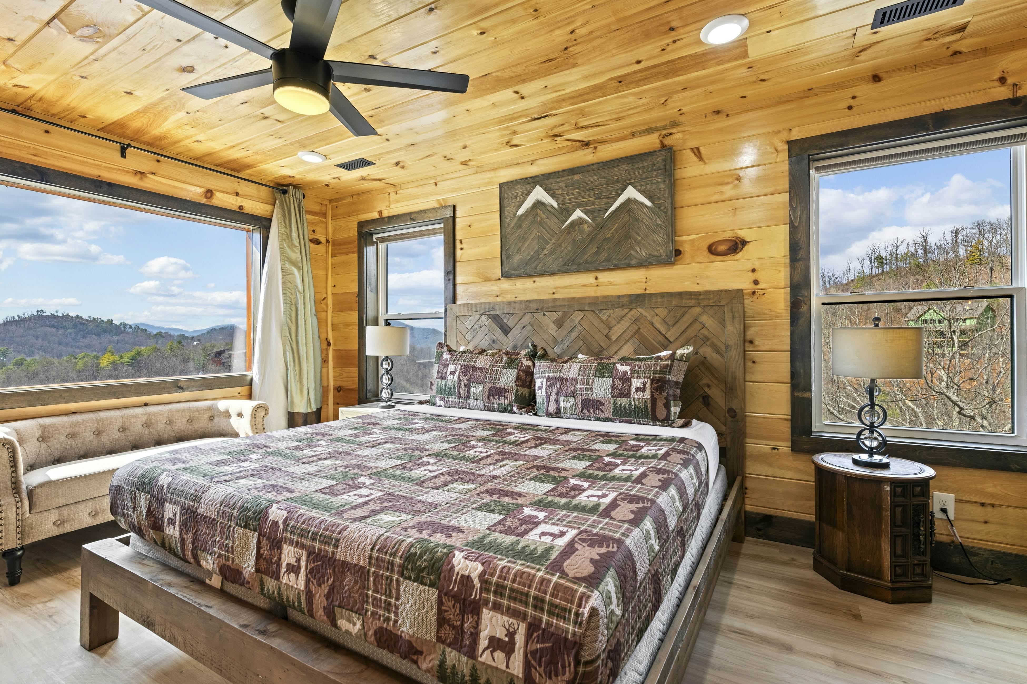 Lovely cabin with tons of amenities, pool, hot tub, theater, pool table, et al!