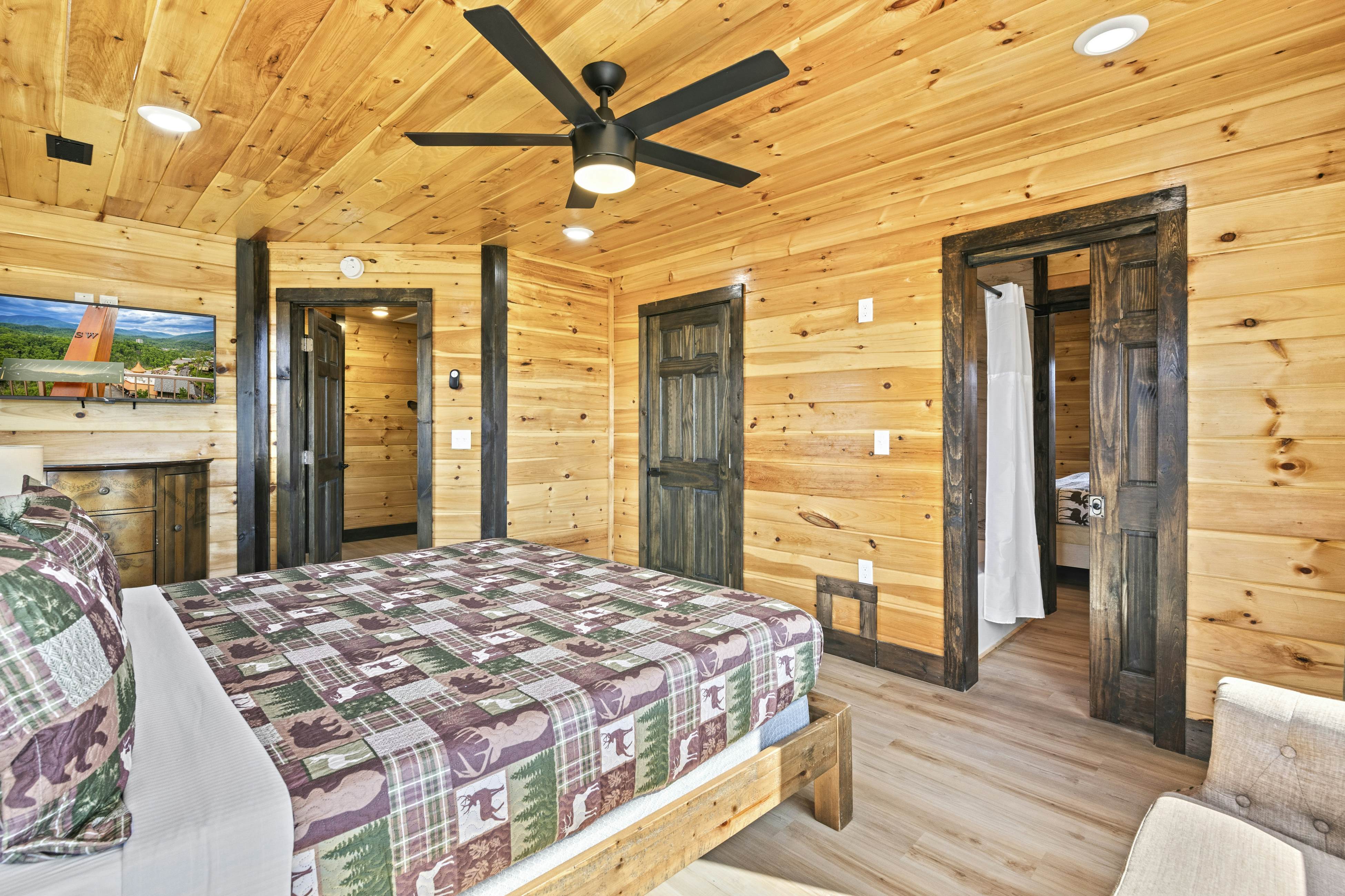 Lovely cabin with tons of amenities, pool, hot tub, theater, pool table, et al!