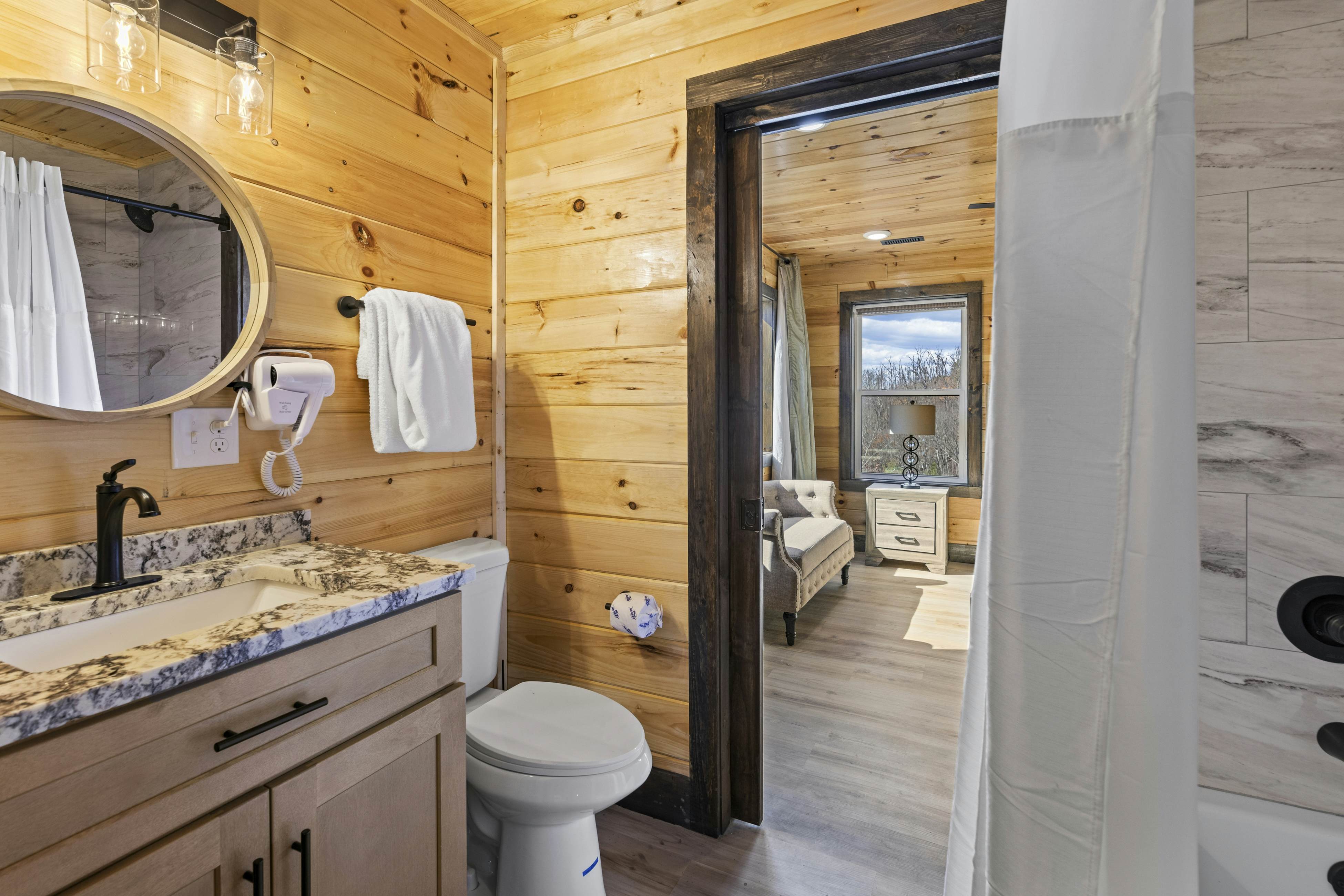 Lovely cabin with tons of amenities, pool, hot tub, theater, pool table, et al!