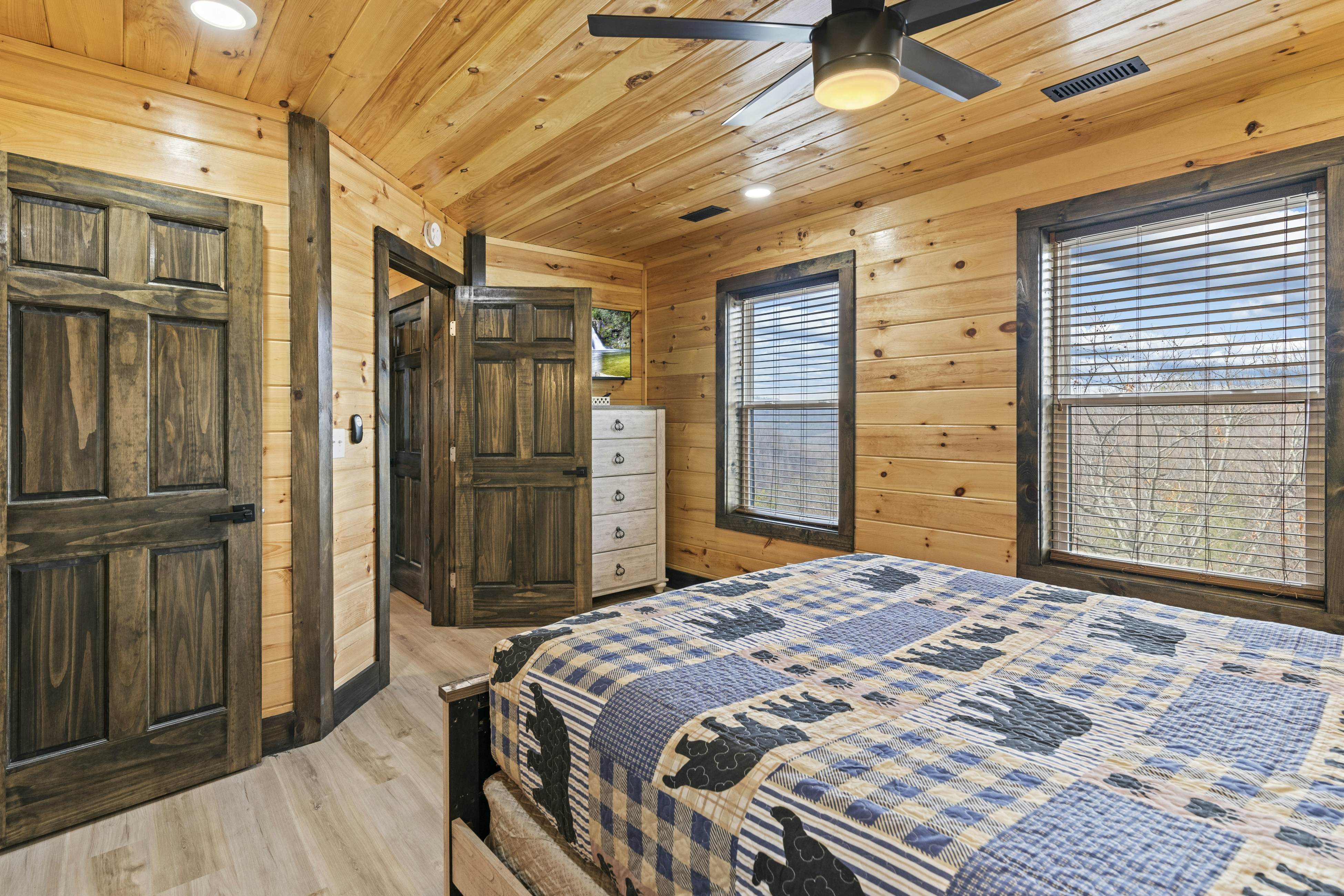 Lovely cabin with tons of amenities, pool, hot tub, theater, pool table, et al!