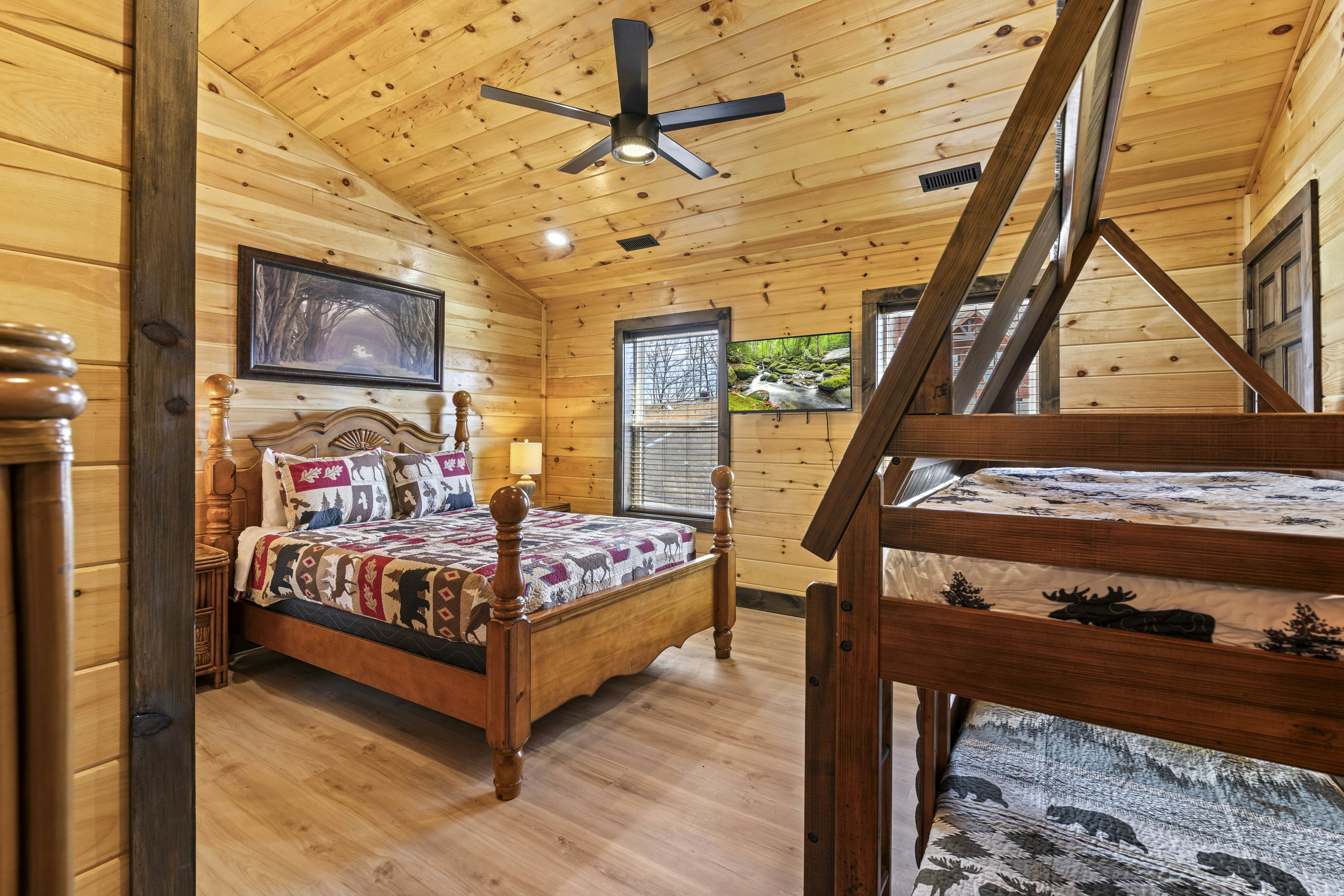 Lovely cabin with tons of amenities, pool, hot tub, theater, pool table, et al!
