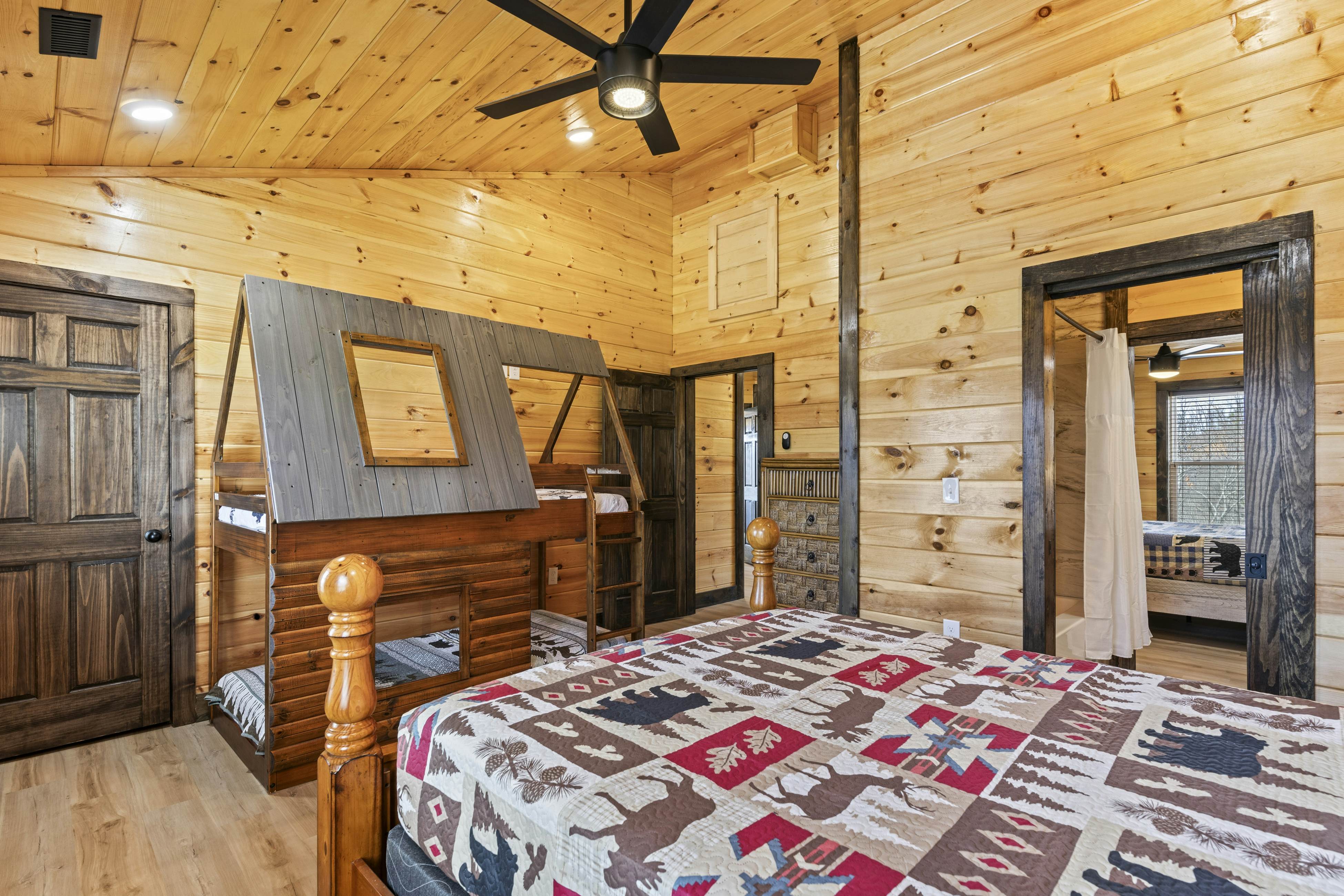 Lovely cabin with tons of amenities, pool, hot tub, theater, pool table, et al!