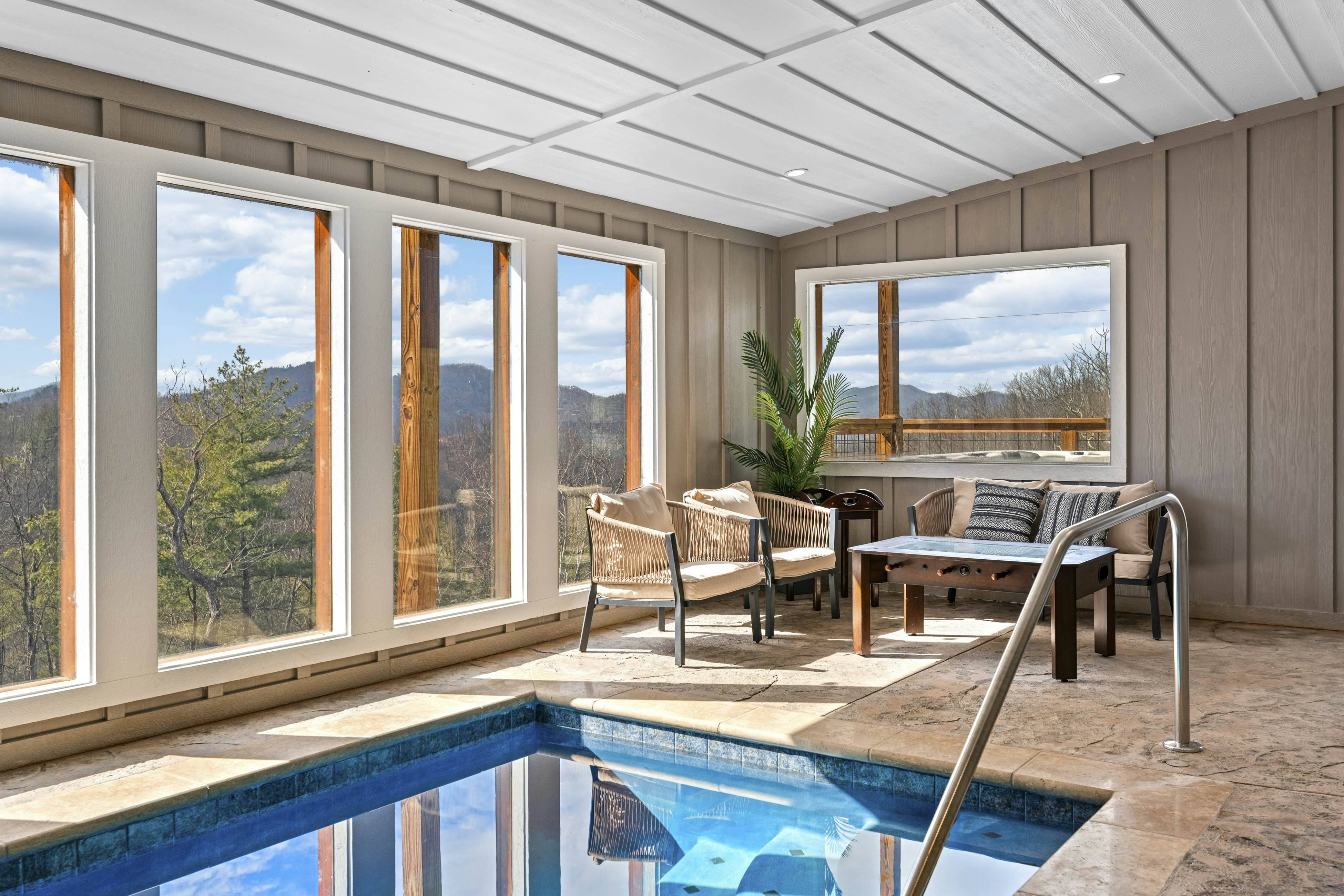 Lovely cabin with tons of amenities, pool, hot tub, theater, pool table, et al!