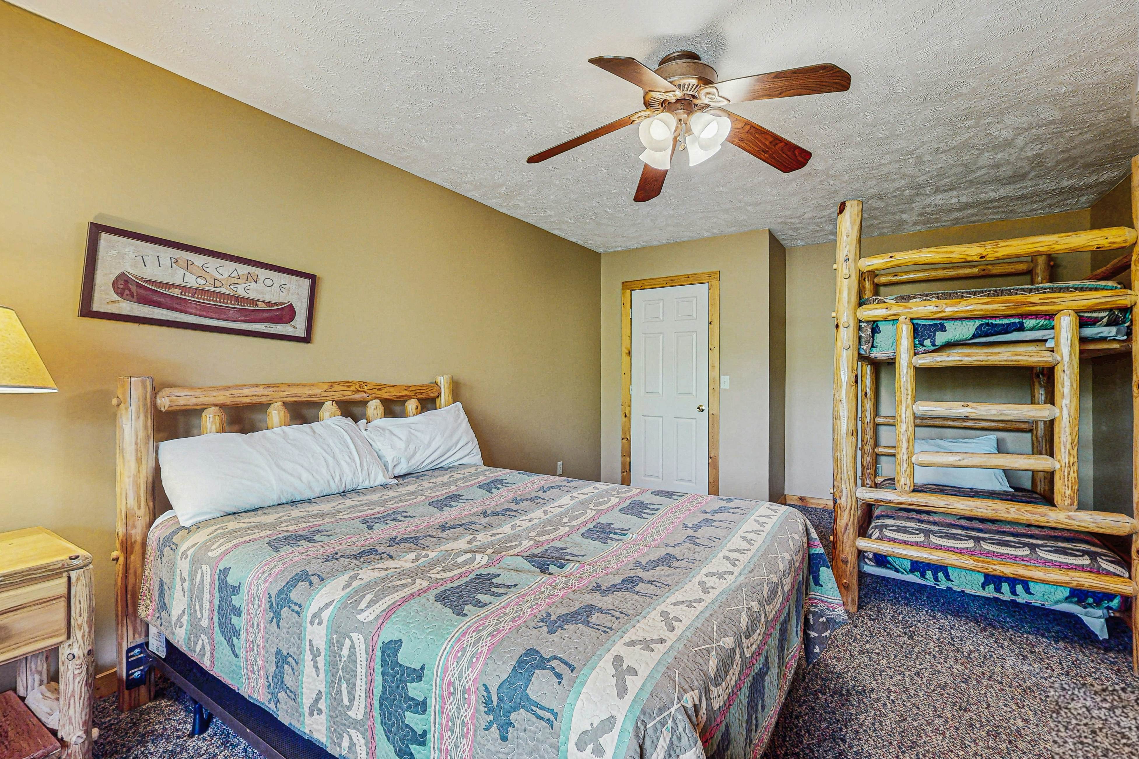 Stunning cabin on valley floor w/fireplace, hot tub, shared pool & BBQ grill