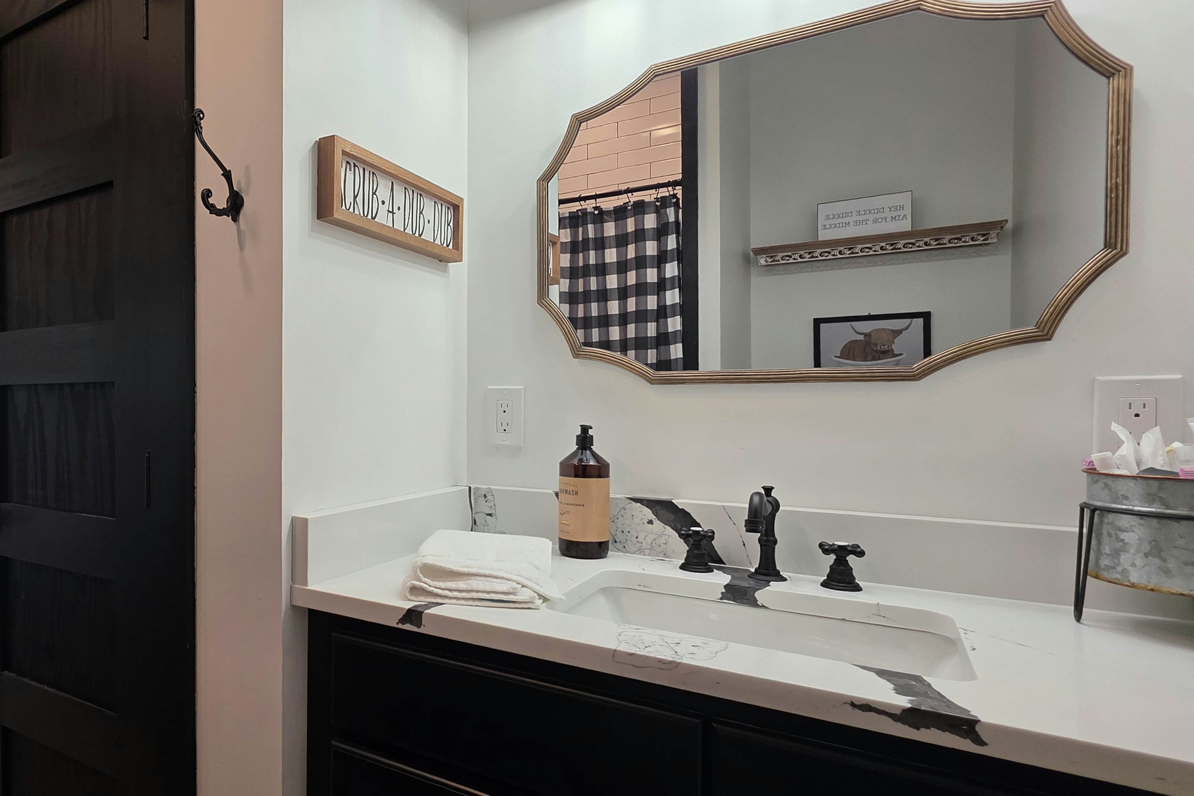 Beautiful Lake Front Retreat, Sleeps 4・Dock・Games