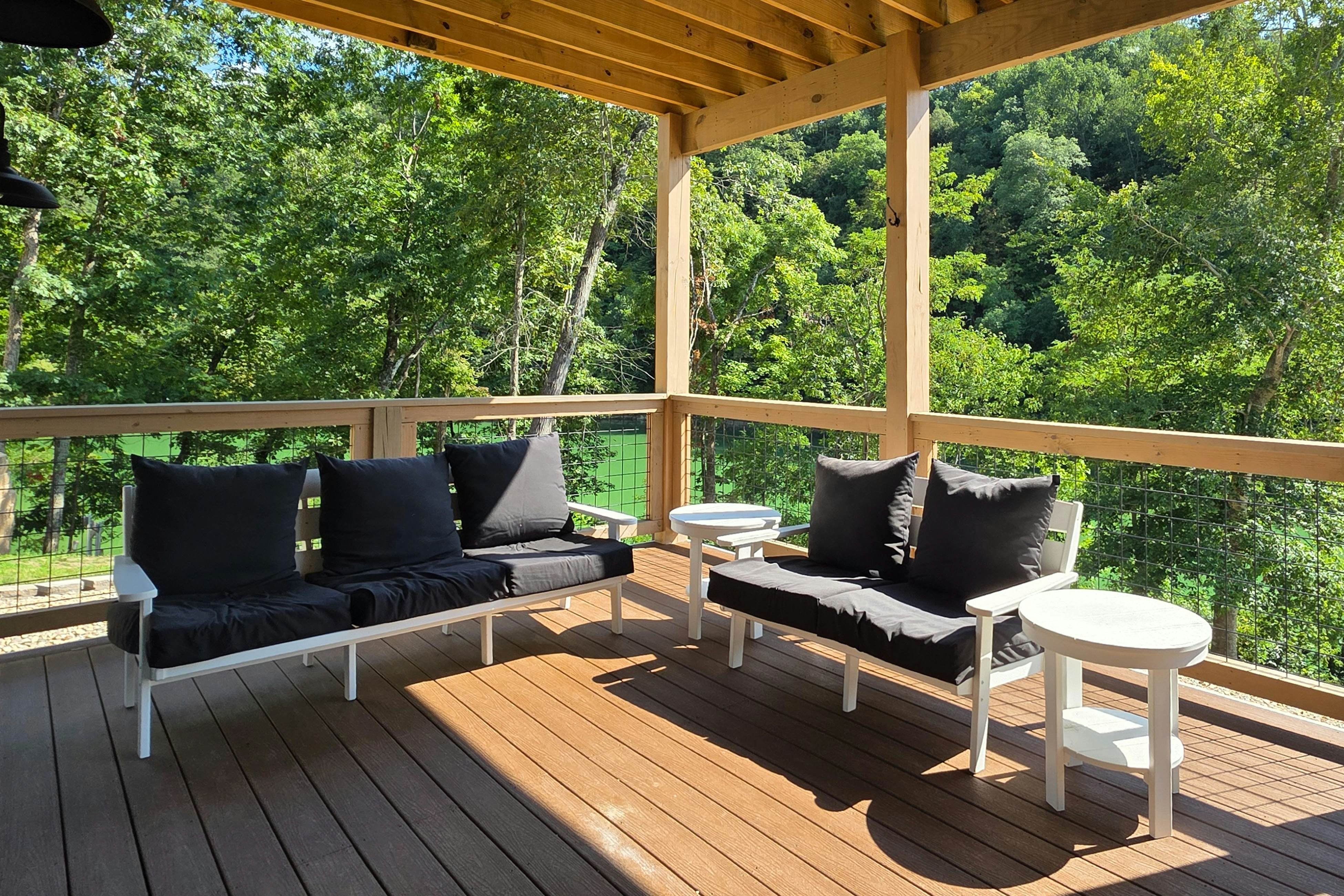 Beautiful Lake Front Retreat, Sleeps 4・Dock・Games