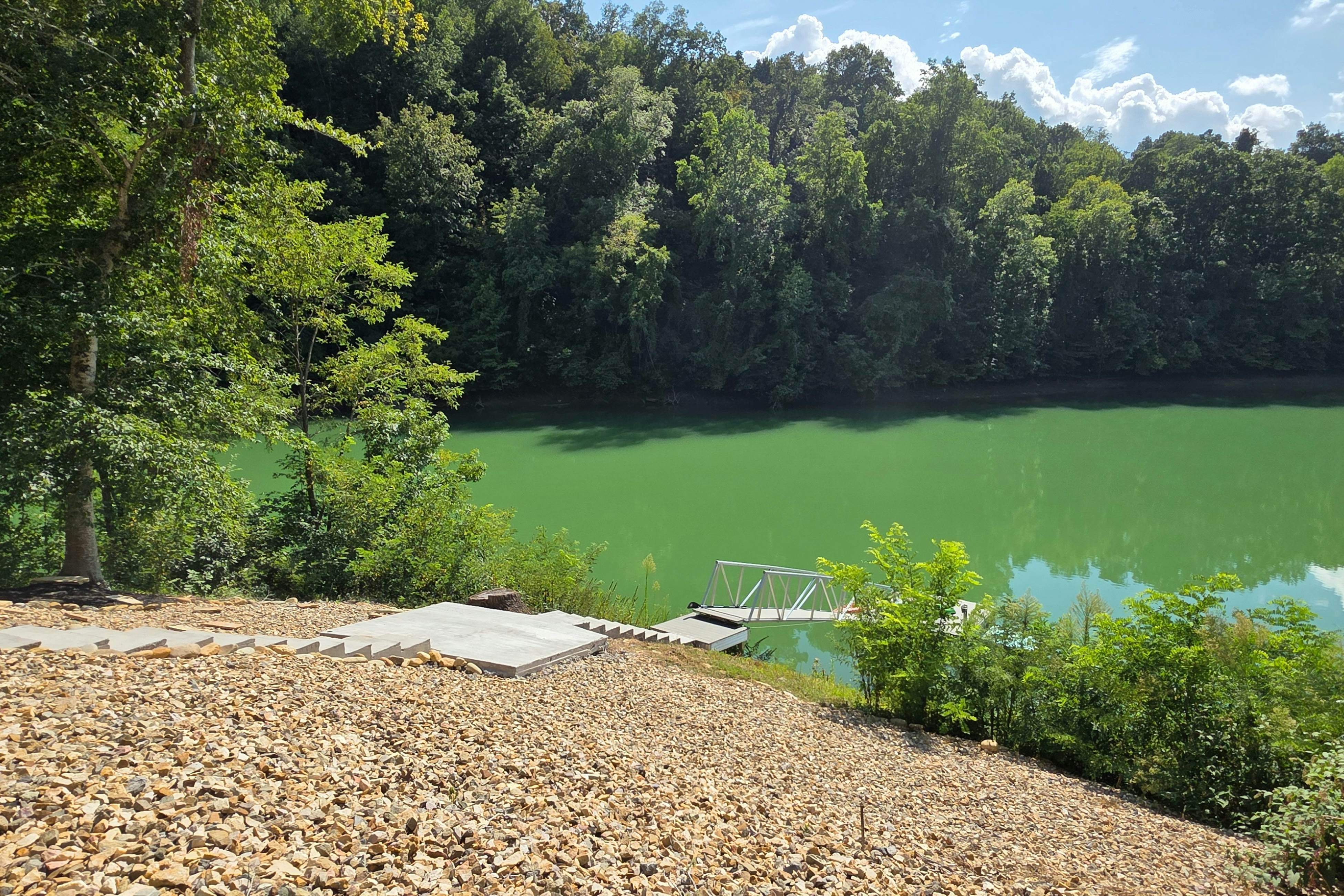 Beautiful Lake Front Retreat, Sleeps 4・Dock・Games