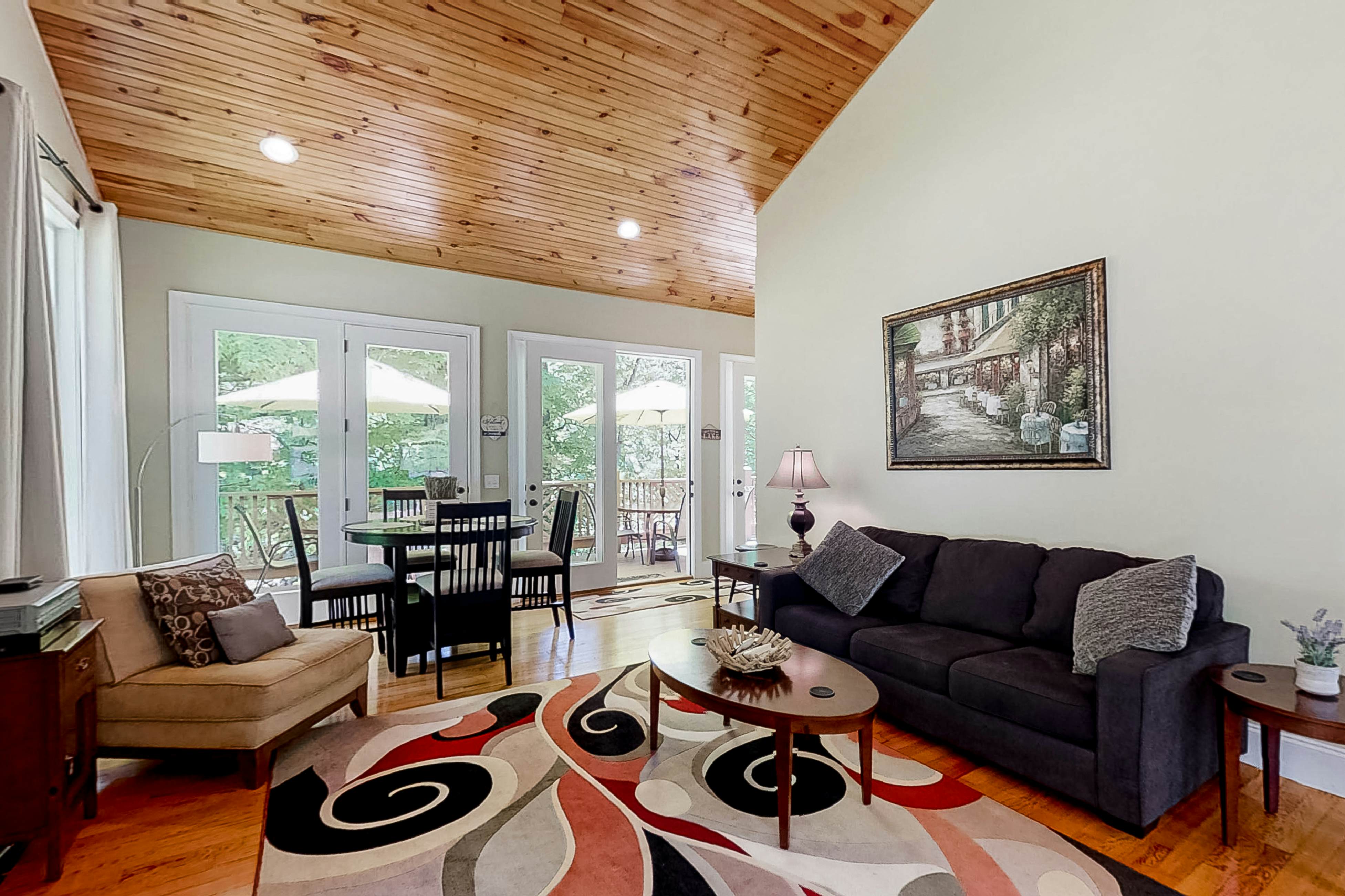 Charming Lakefront Home, Sleep 12・Dock・Boat Launch