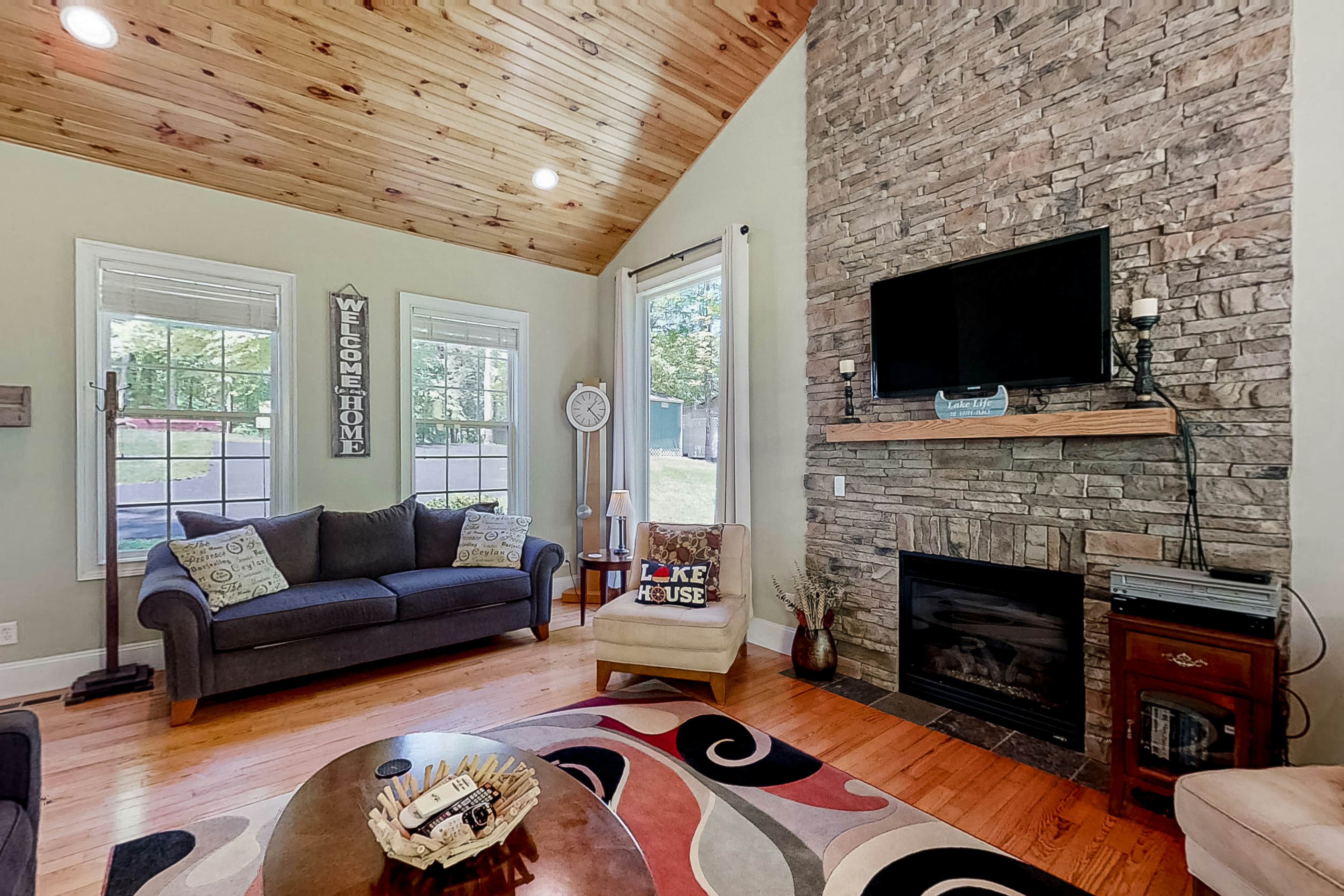 Charming Lakefront Home, Sleep 12・Dock・Boat Launch