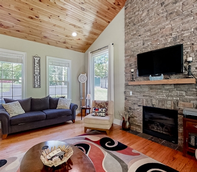 Charming Lakefront Home, Sleep 12・Dock・Boat Launch