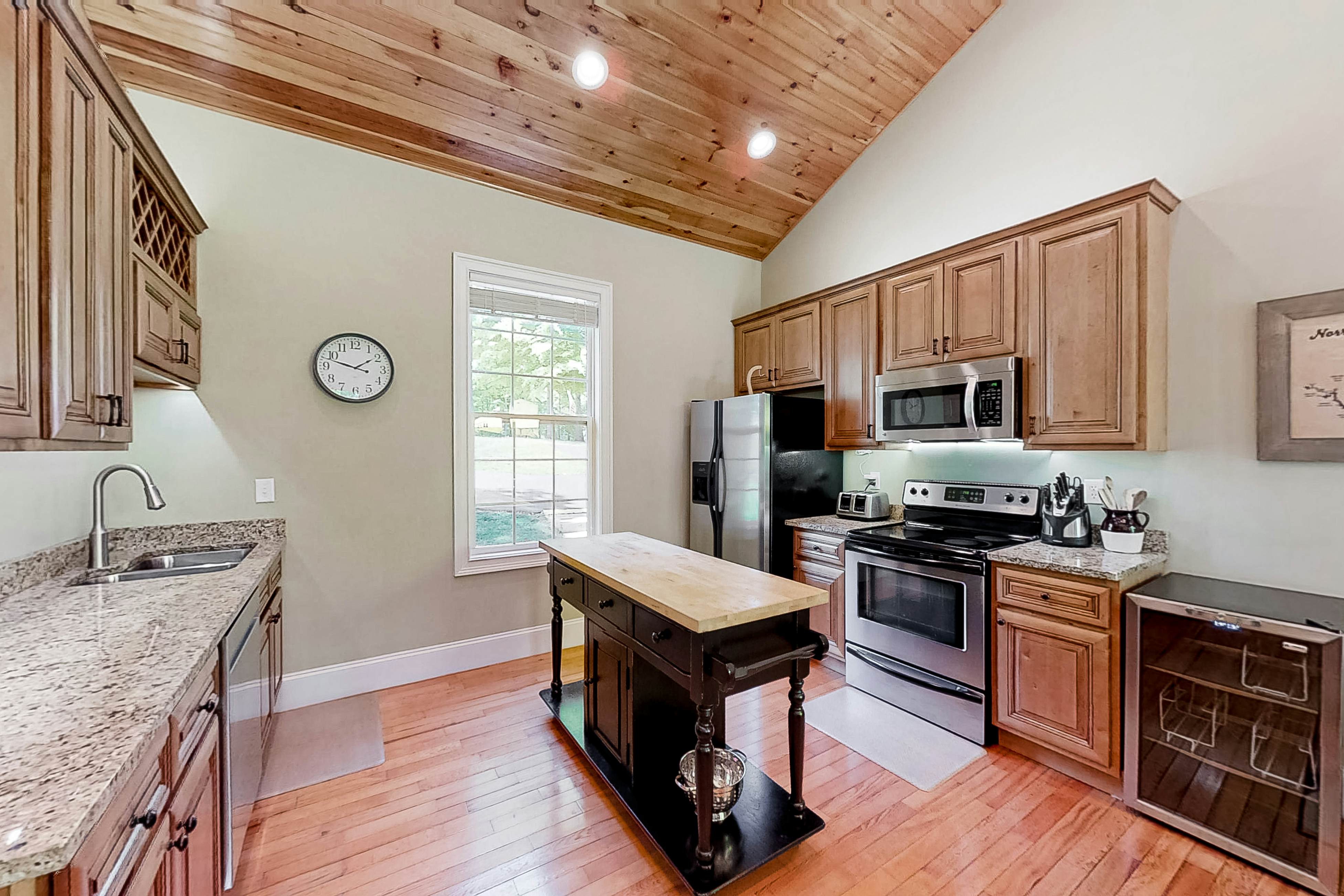 Charming Lakefront Home, Sleep 12・Dock・Boat Launch