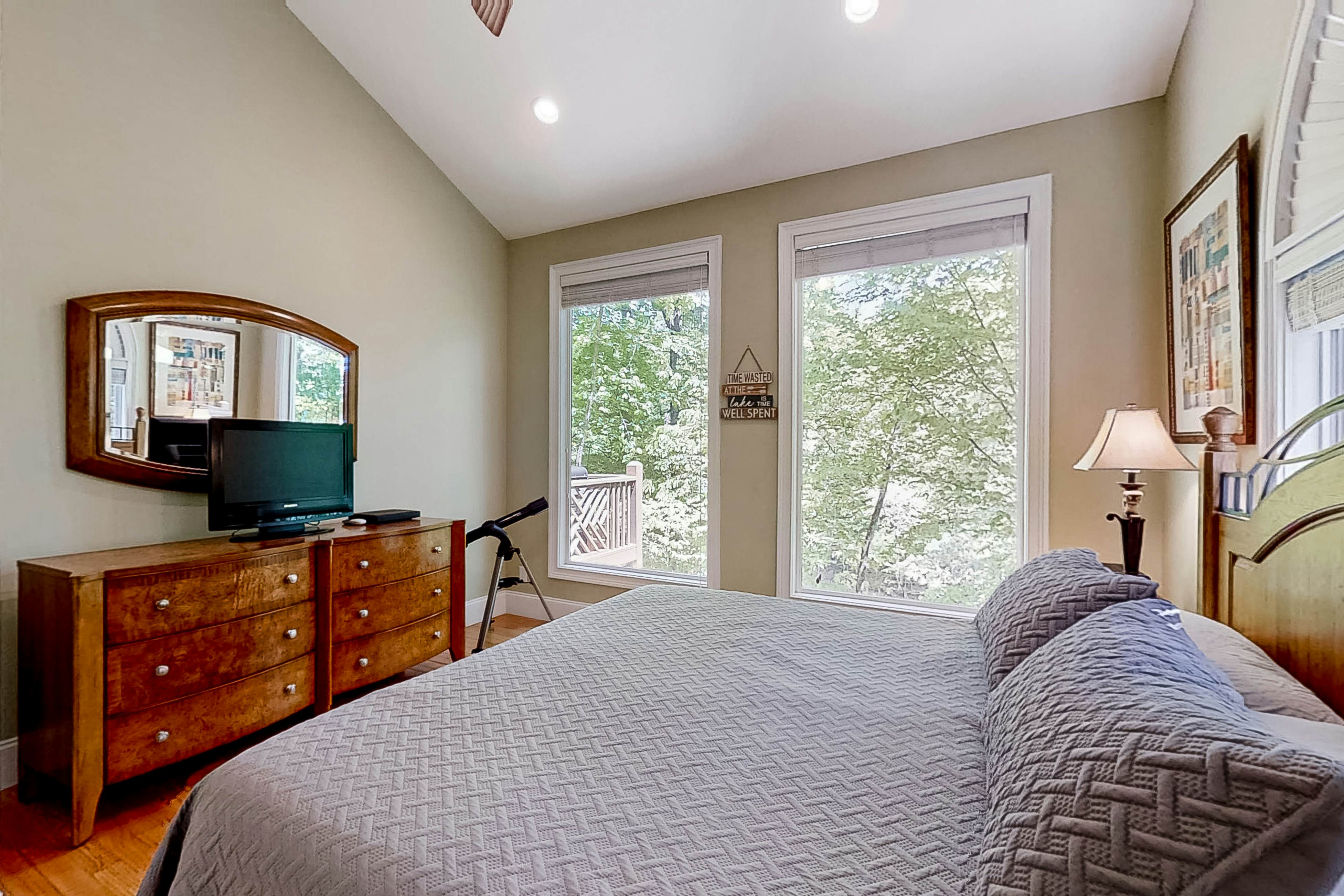 Charming Lakefront Home, Sleep 12・Dock・Boat Launch