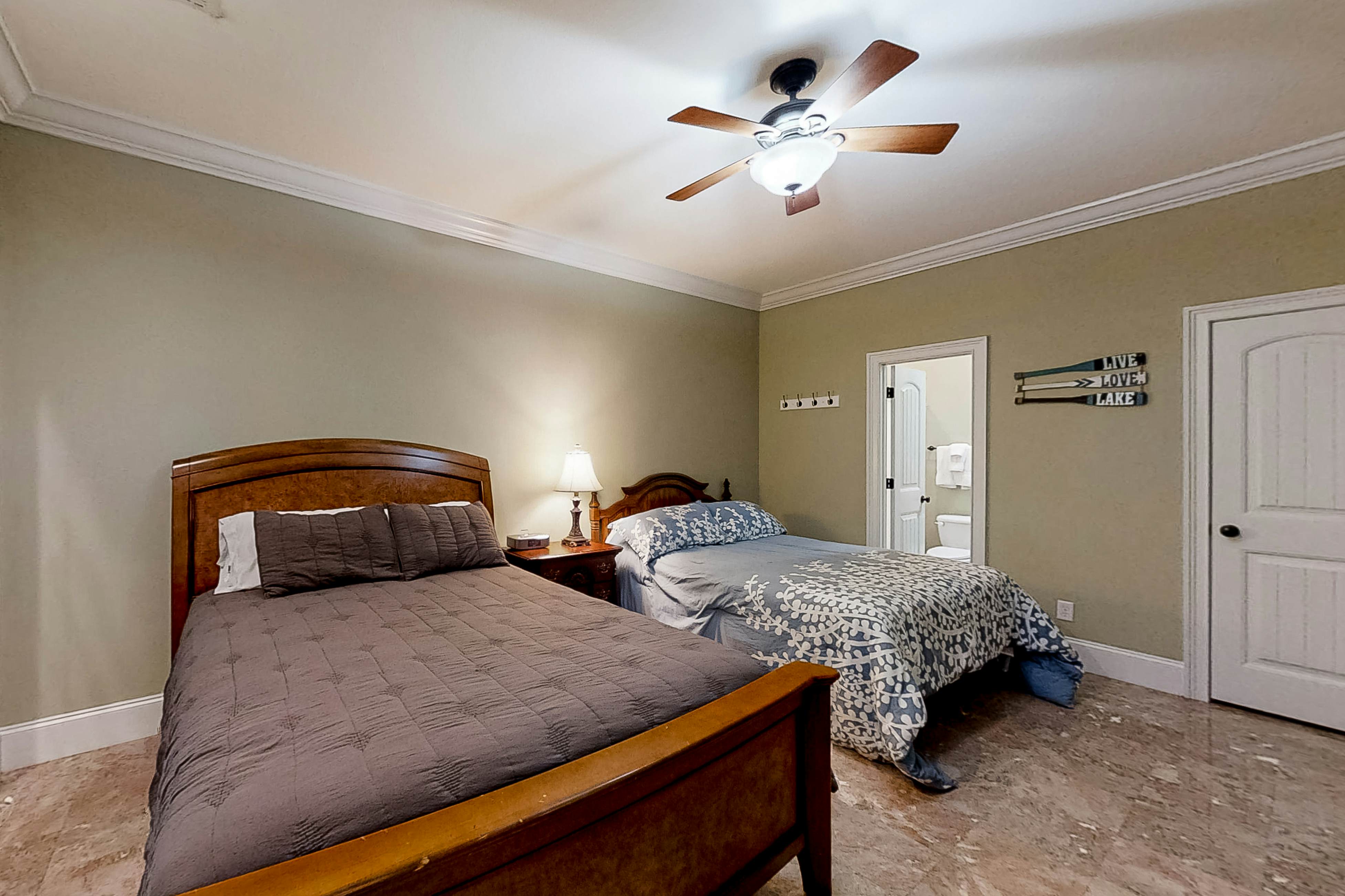 Charming Lakefront Home, Sleep 12・Dock・Boat Launch