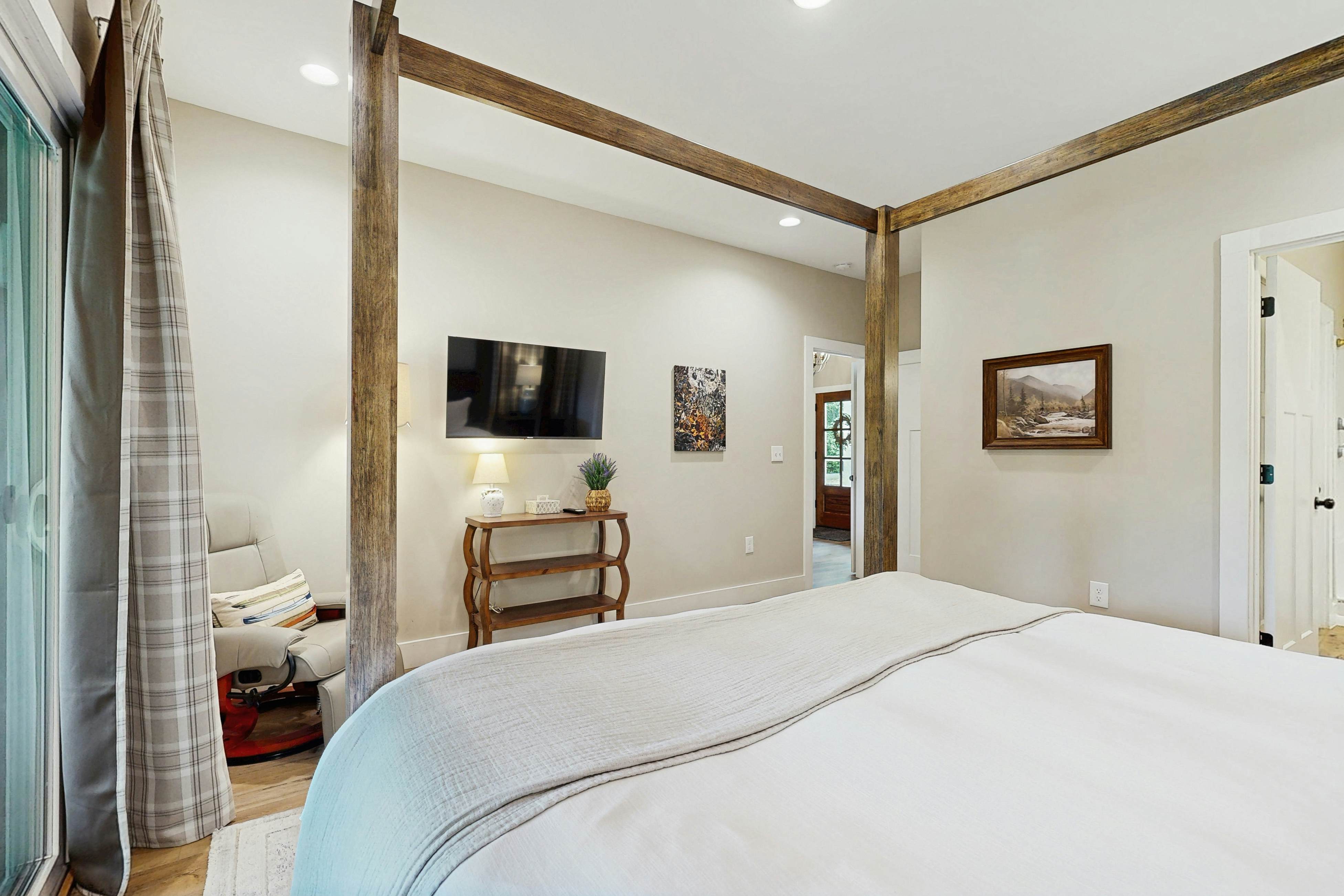 Serene Waterfront Cabin, Sleeps 12・Patio・Fire pit