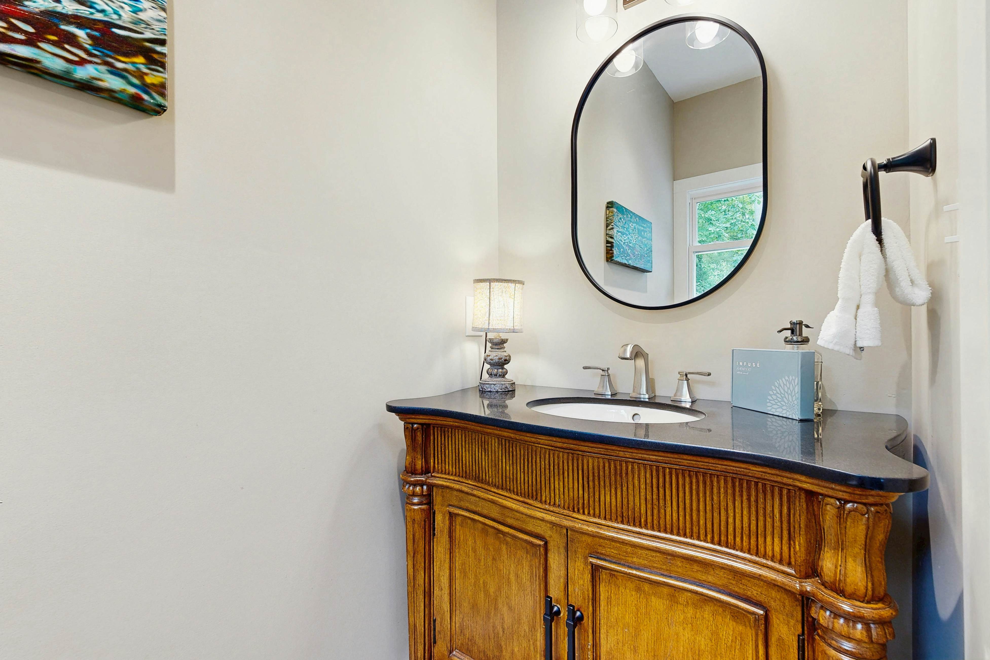 Serene Waterfront Cabin, Sleeps 12・Patio・Fire pit