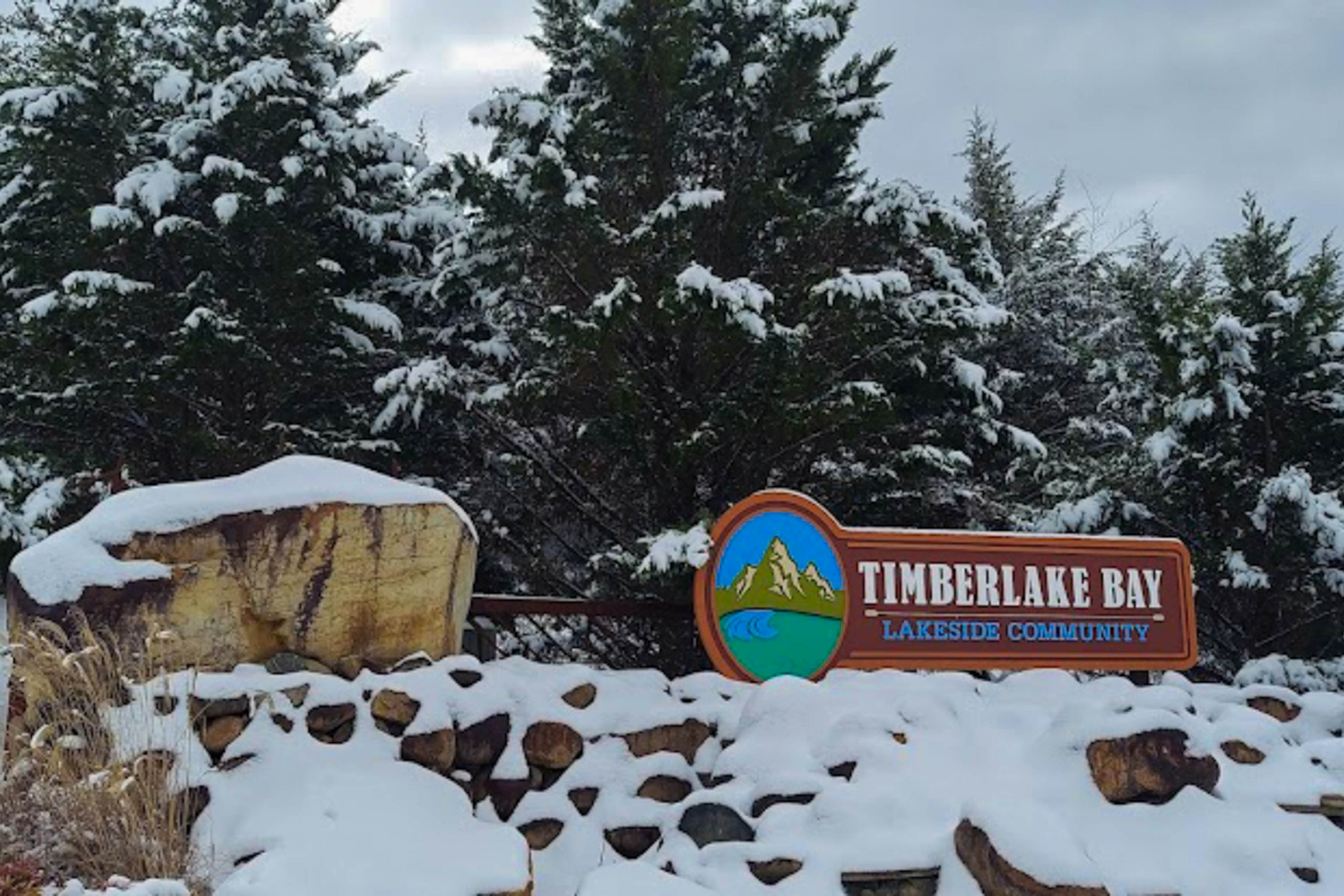 Serene Waterfront Cabin, Sleeps 12・Patio・Fire pit