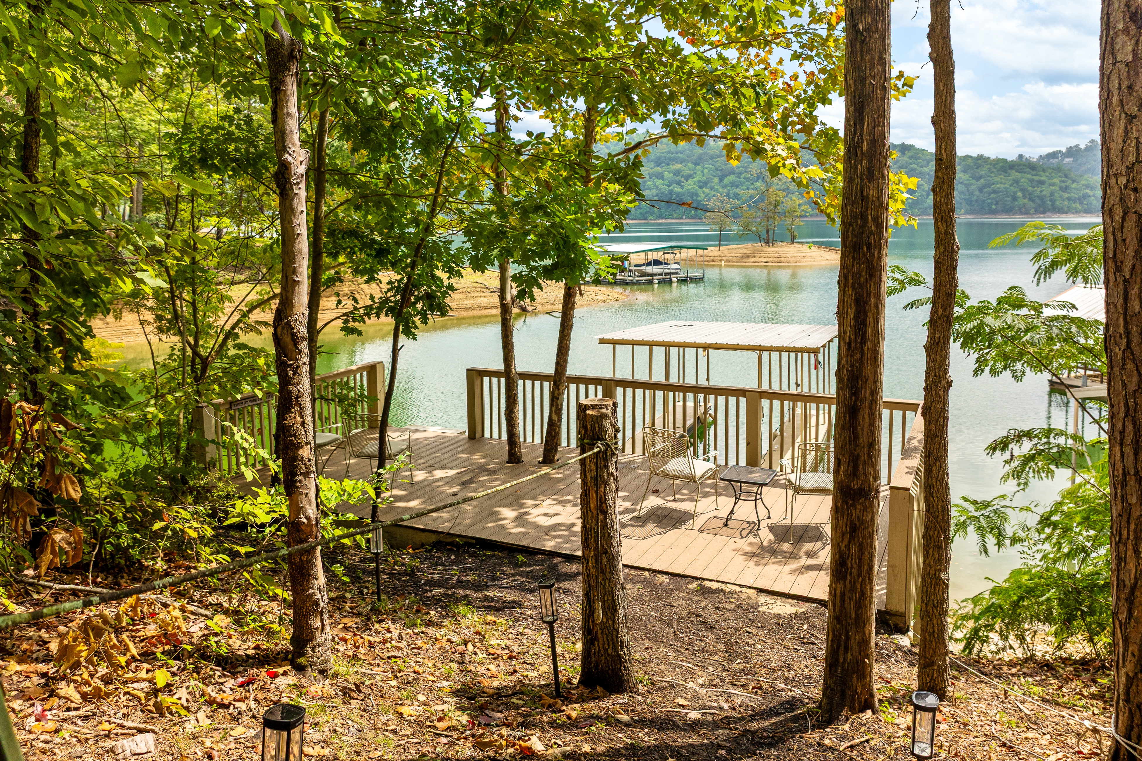 Spacious Lakefront Home, Sleeps 8・Dock・Pool Table