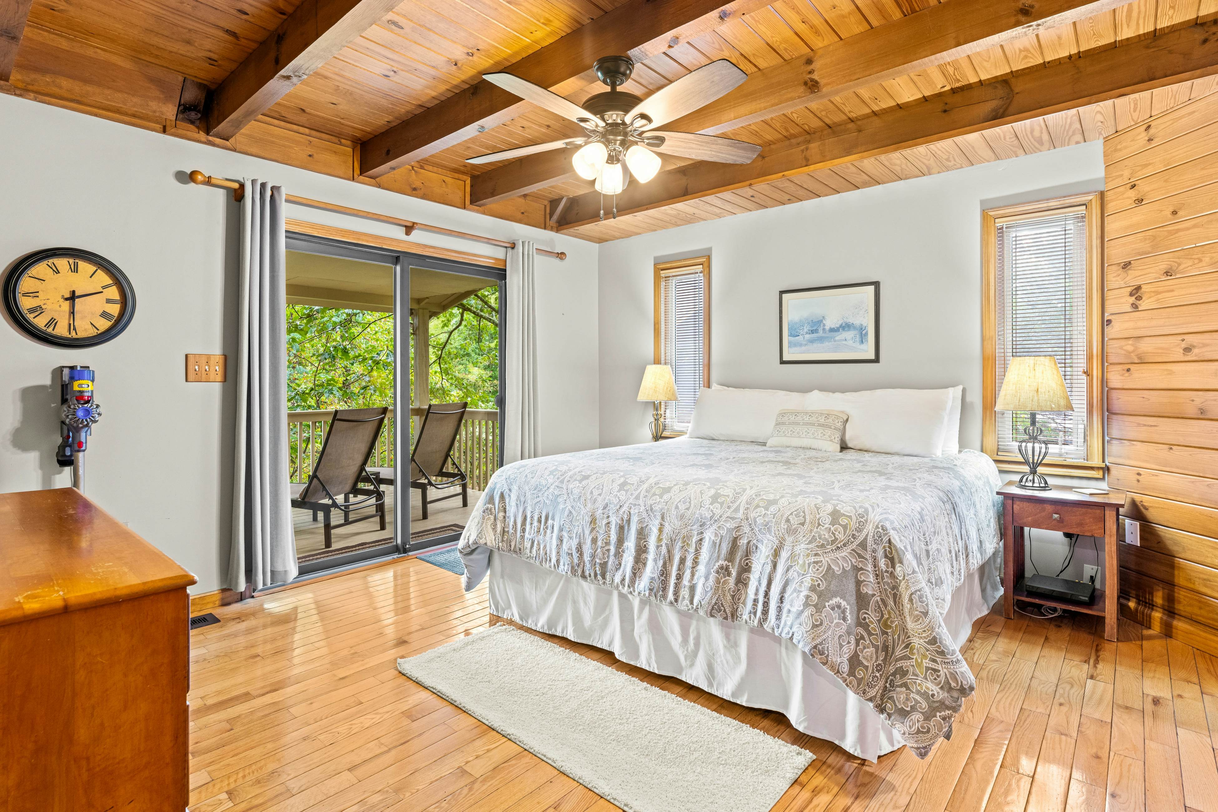 Spacious Lakefront Home, Sleeps 8・Dock・Pool Table