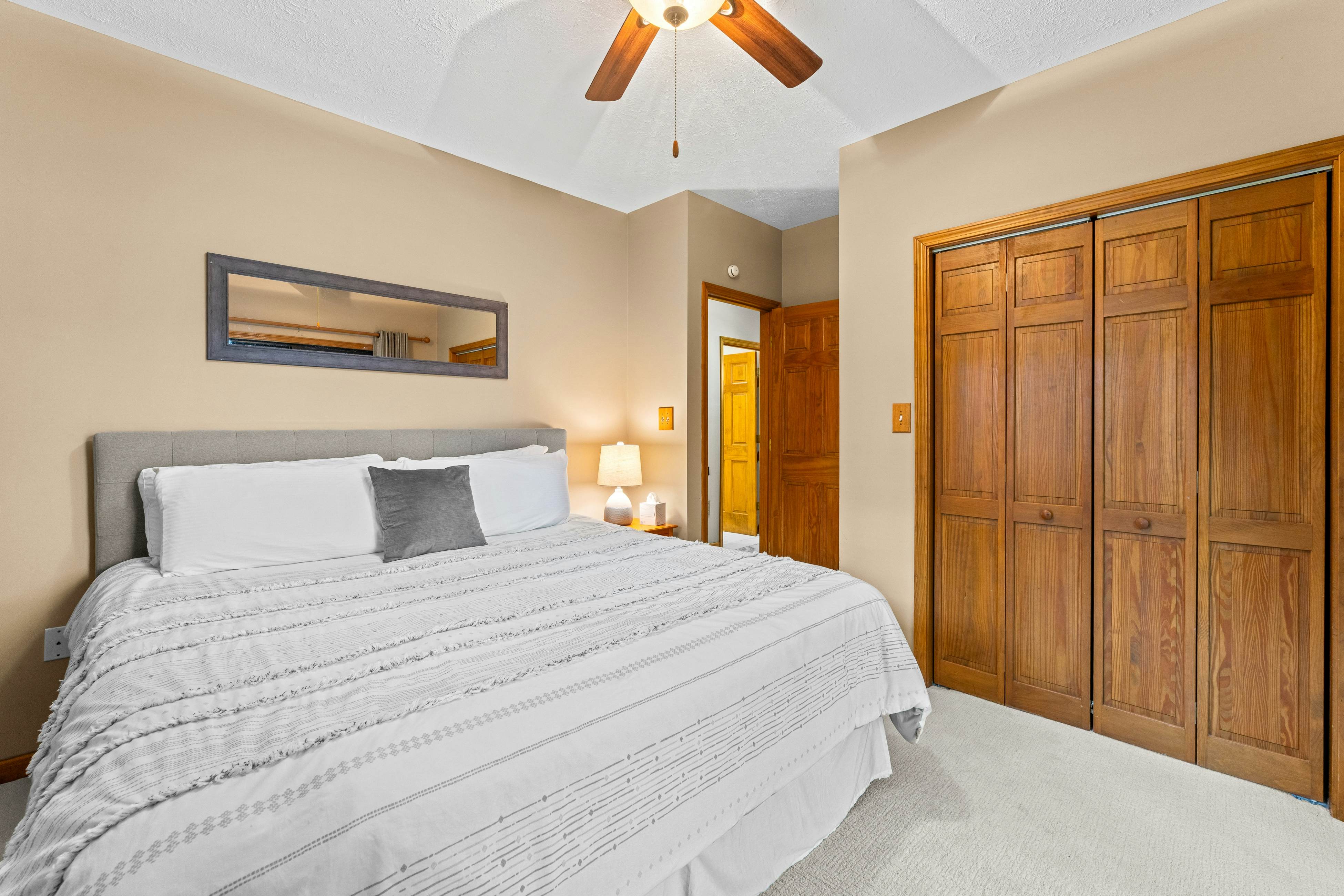 Spacious Lakefront Home, Sleeps 8・Dock・Pool Table