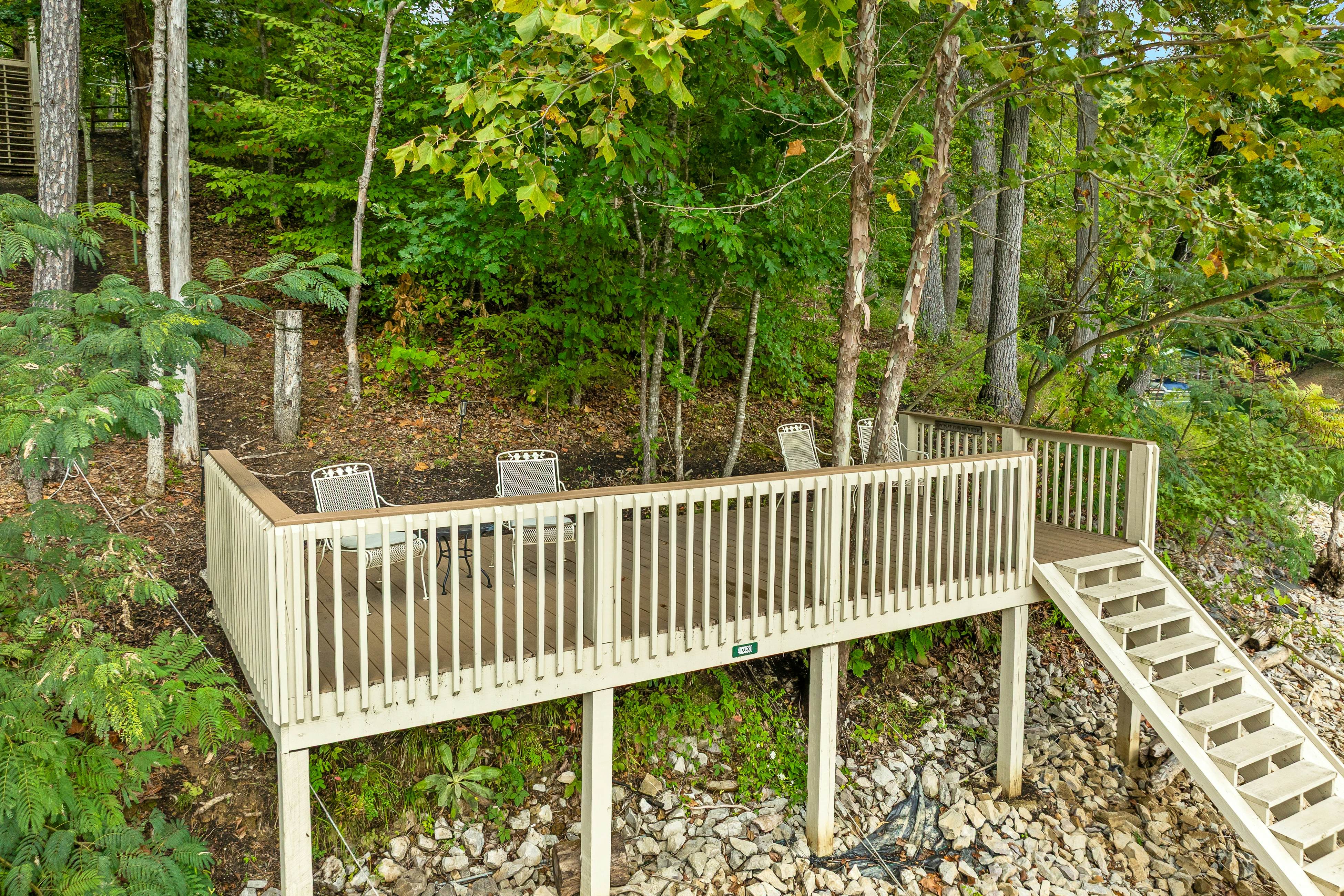 Spacious Lakefront Home, Sleeps 8・Dock・Pool Table