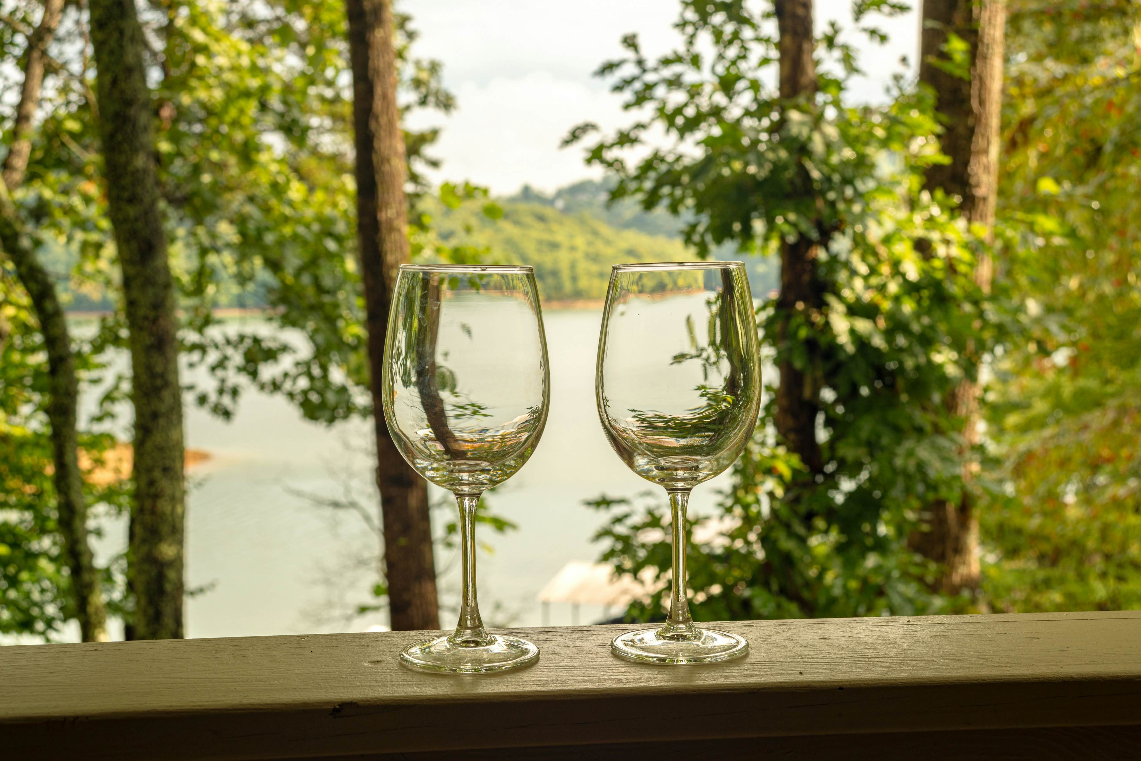 Spacious Lakefront Home, Sleeps 8・Dock・Pool Table