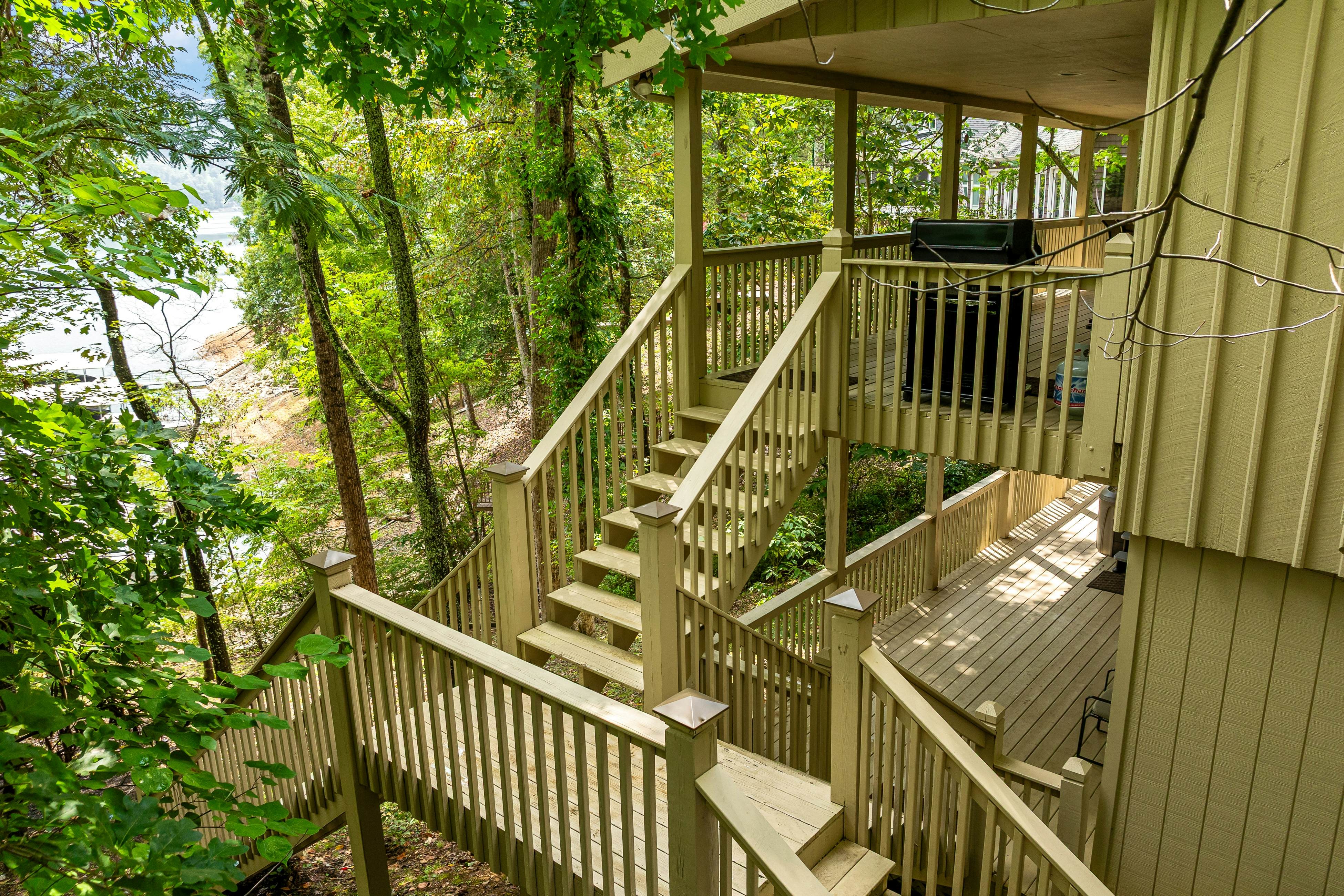 Spacious Lakefront Home, Sleeps 8・Dock・Pool Table