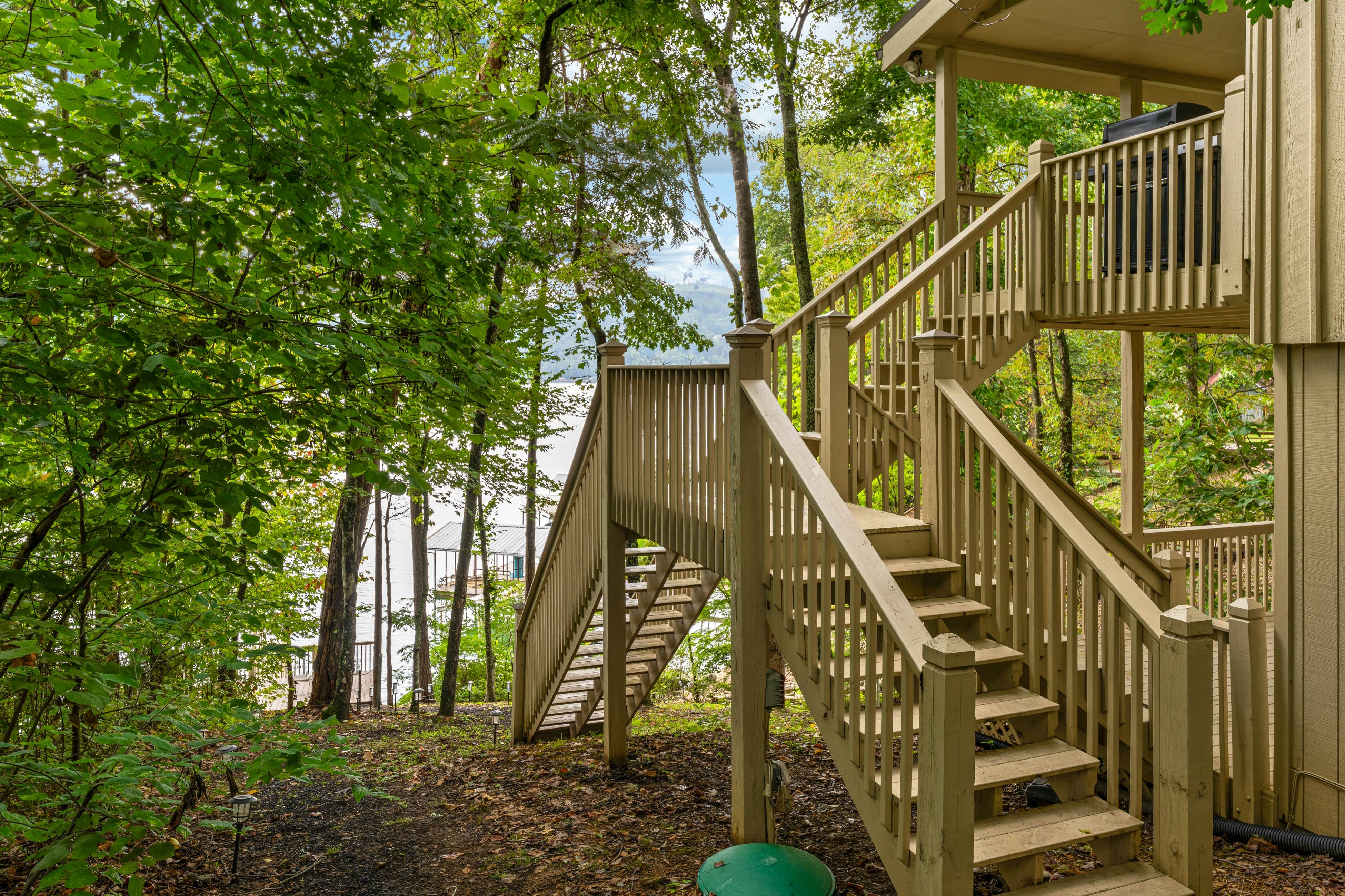 Spacious Lakefront Home, Sleeps 8・Dock・Pool Table