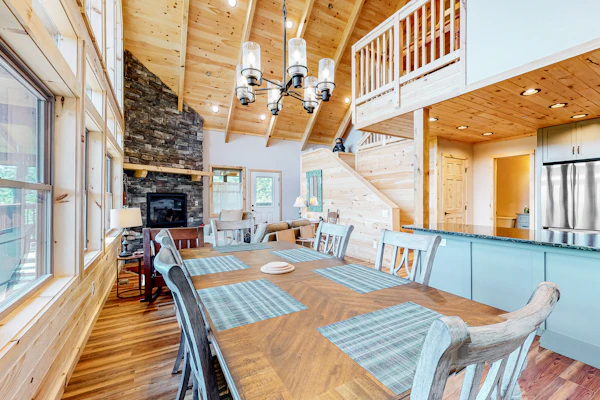 Hillside Cabin, Sleeps 10, Hot Tub, Stunning Views