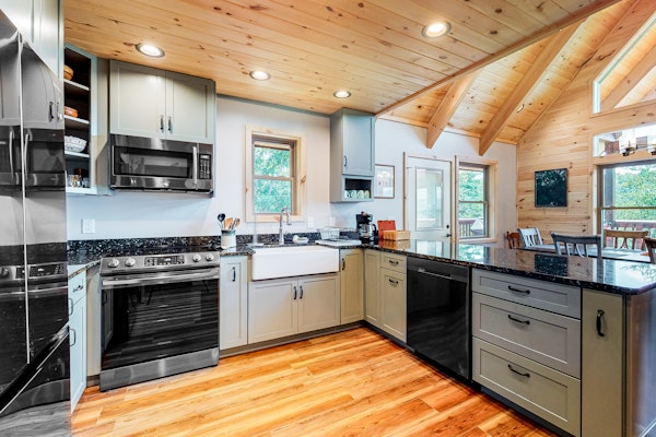 Hillside Cabin, Sleeps 10・Hot Tub・Stunning Views