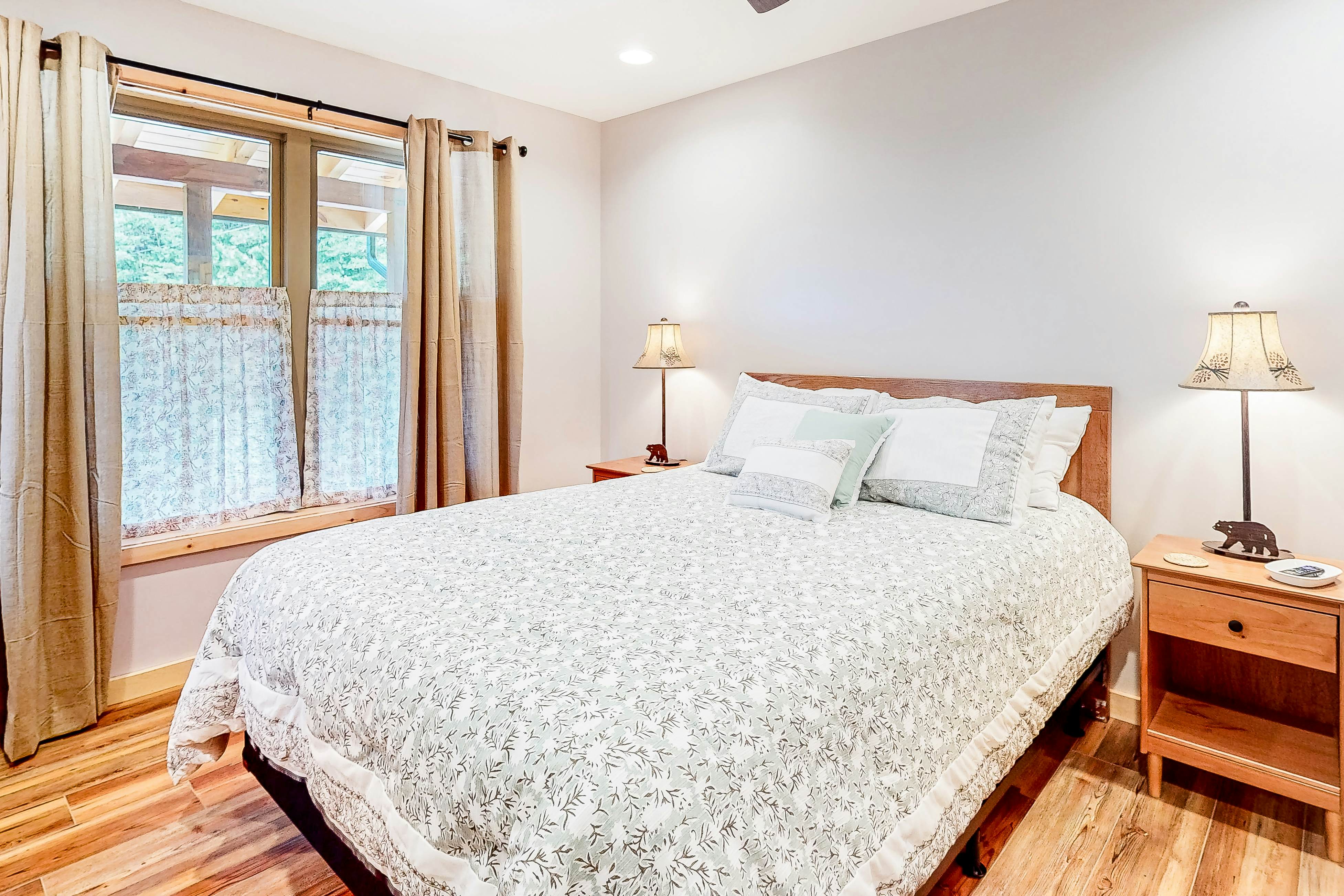 Hillside Cabin w/ Free Attraction TIckets, Private Hot Tub, & Stunning Views