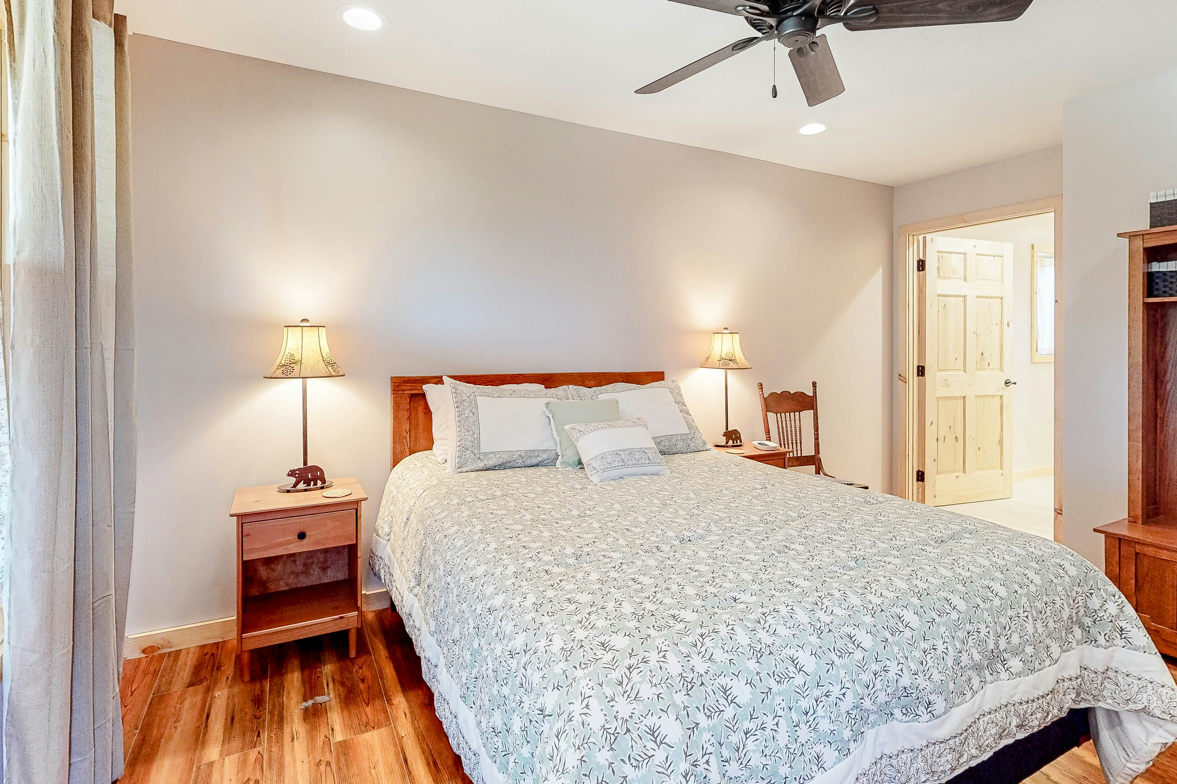 Hillside Cabin w/ Free Attraction TIckets, Private Hot Tub, & Stunning Views