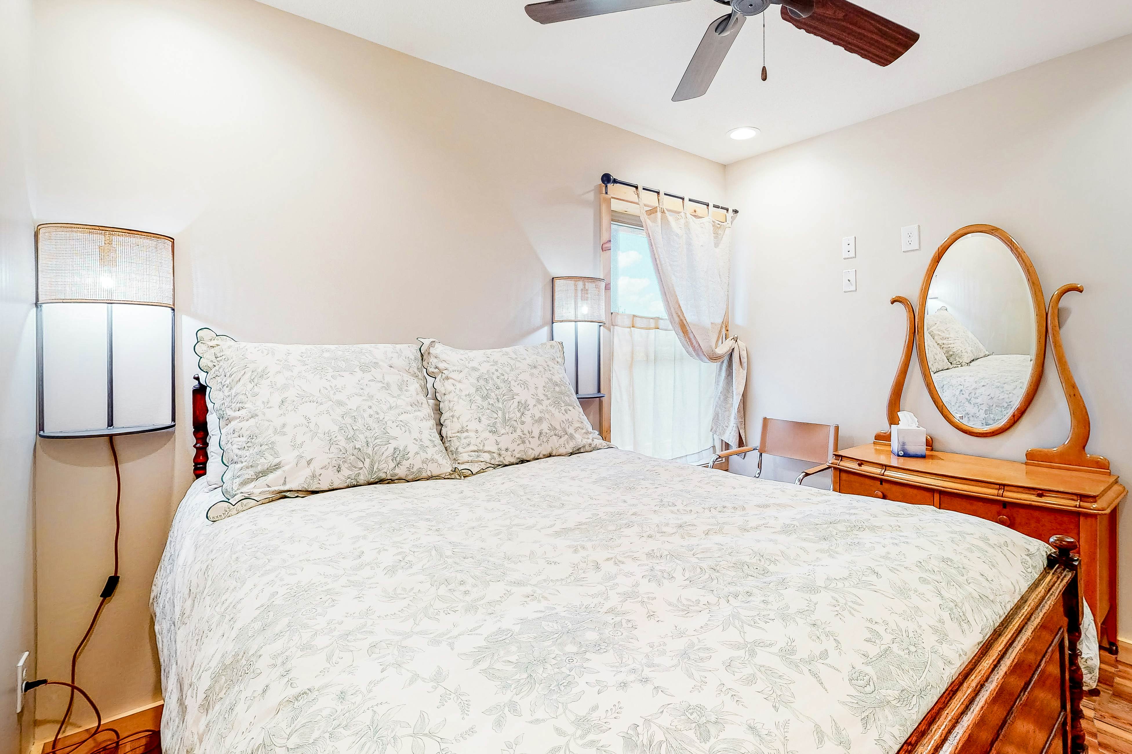 Hillside Cabin w/ Free Attraction TIckets, Private Hot Tub, & Stunning Views