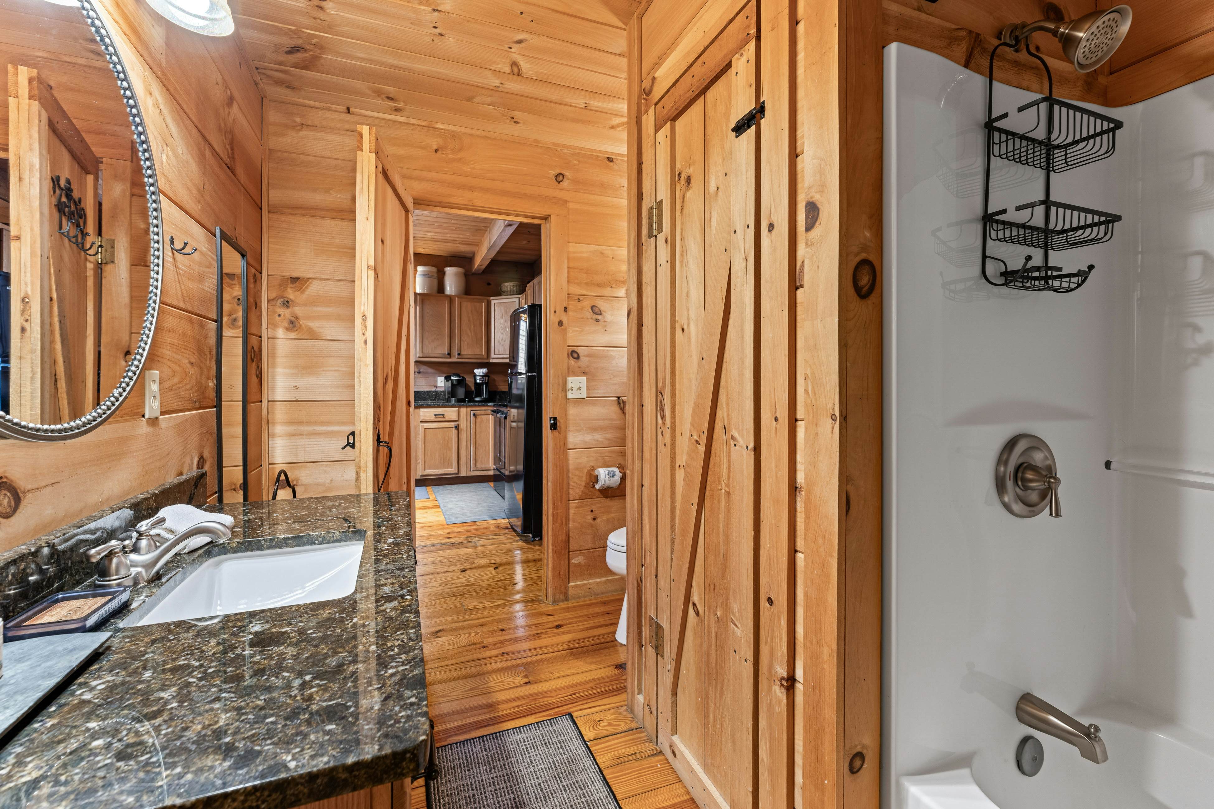 Peaceful Lodge-Style Cabin w/ Free Attraction TIckets & Private Hot Tub