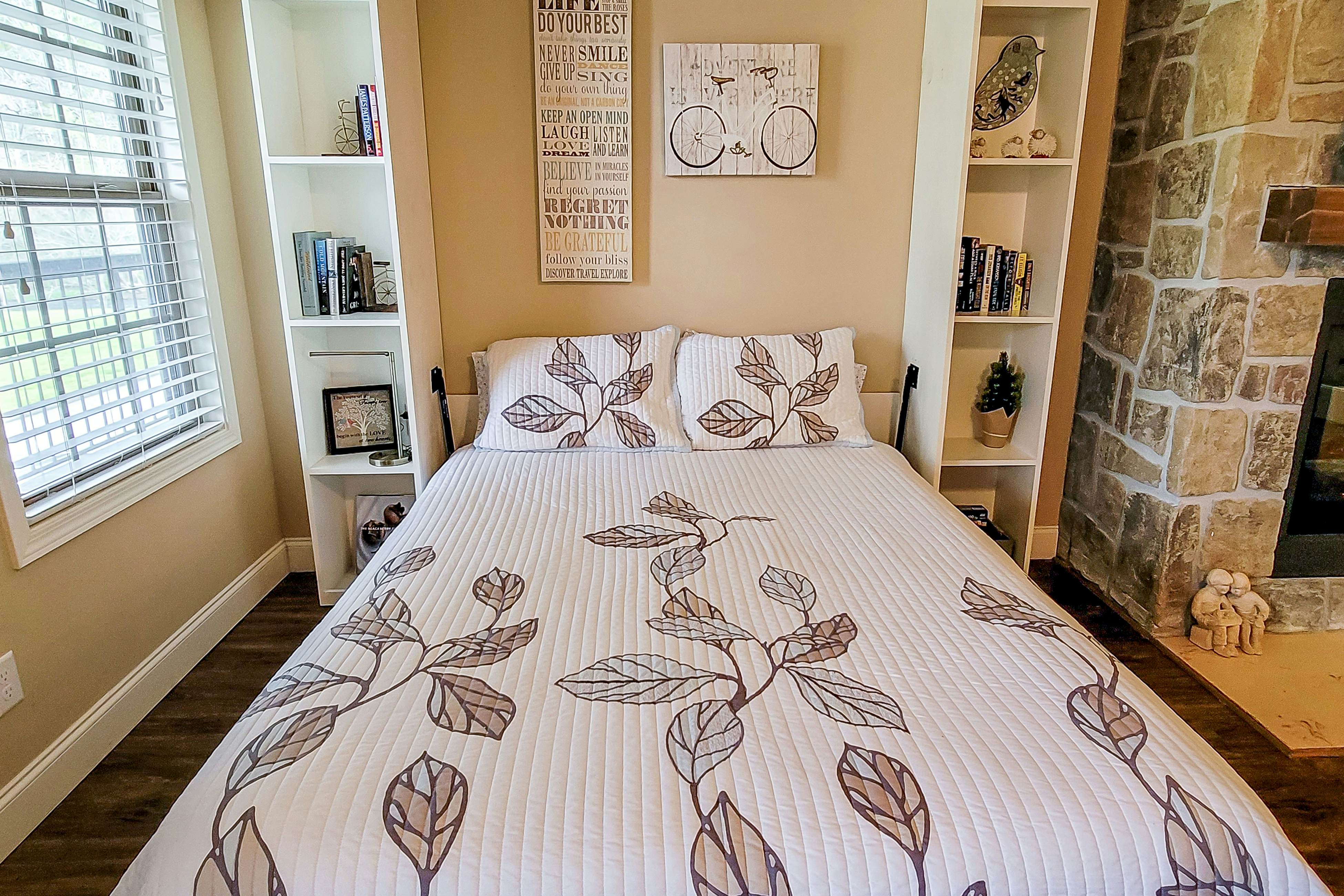 Lovely studio in riverfront community w/Free Attraction Tickets, firepit, pool