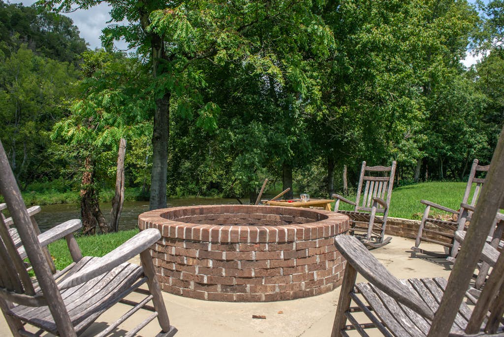 Townsend Riverfront Retreat・Pool Access・Firepit