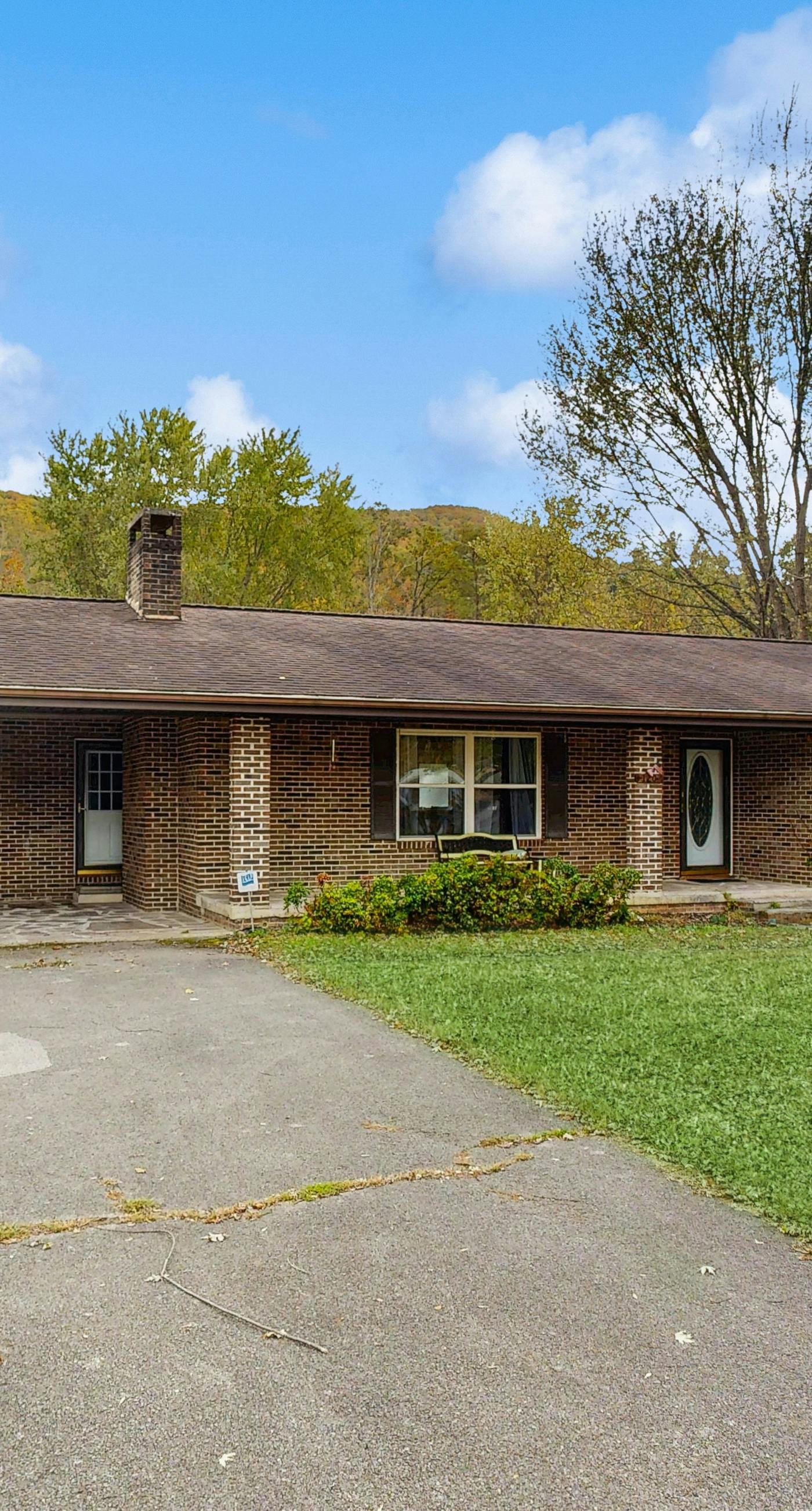 Serene Dog Welcome Home, Sleep 8・Fenced Yard・Games