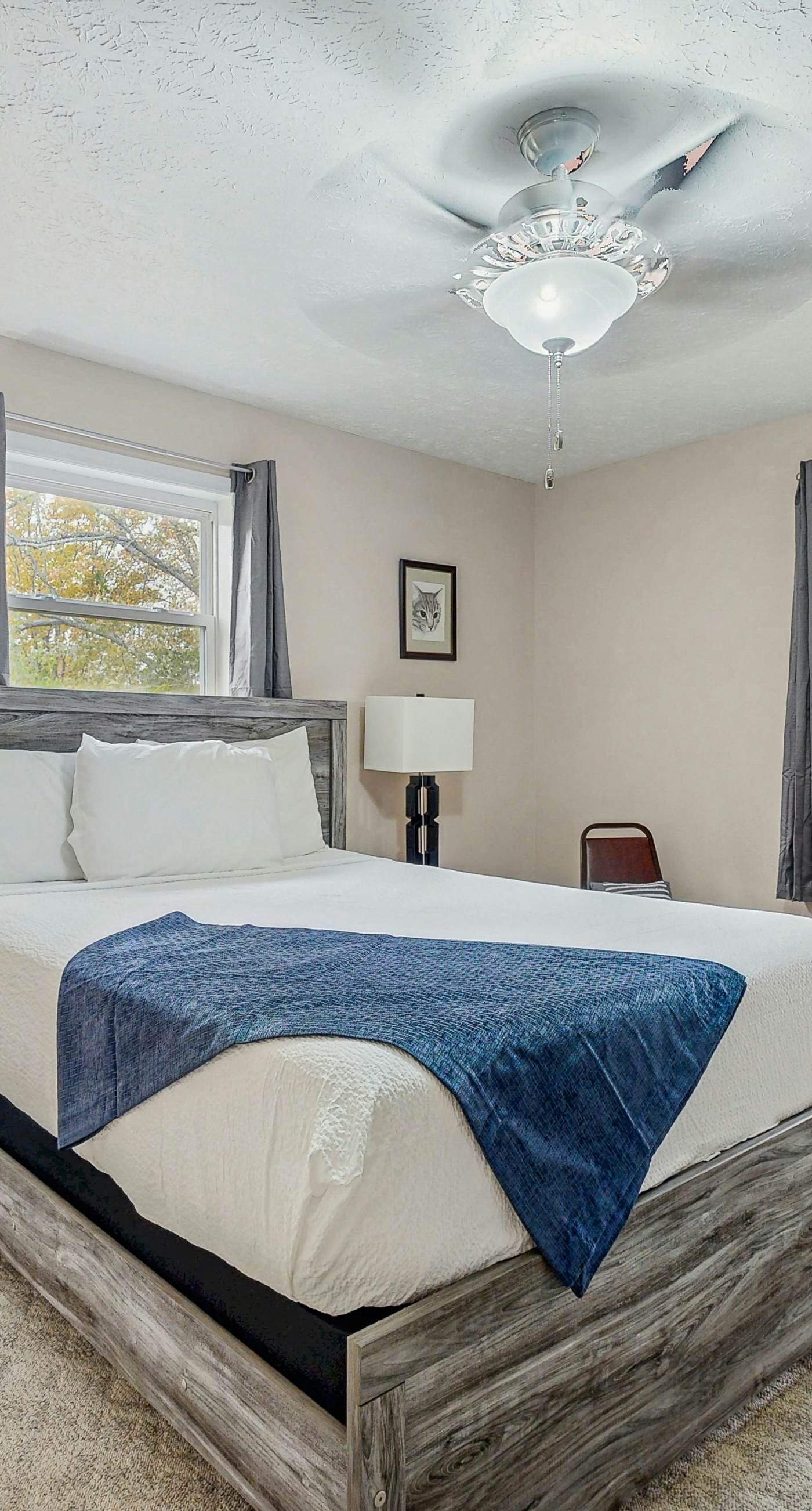 Serene Cabin, for 8・Dog Welcome・Fenced Yard・Games