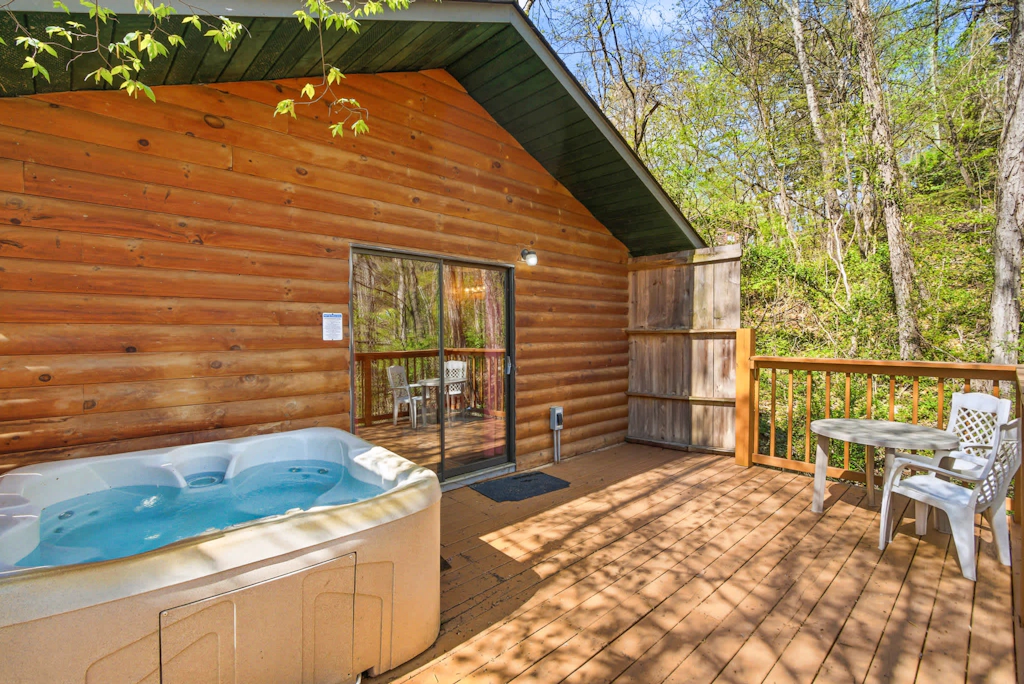 Charming Rustic Cabin, Sleeps 2・ Hot tub・Fireplace