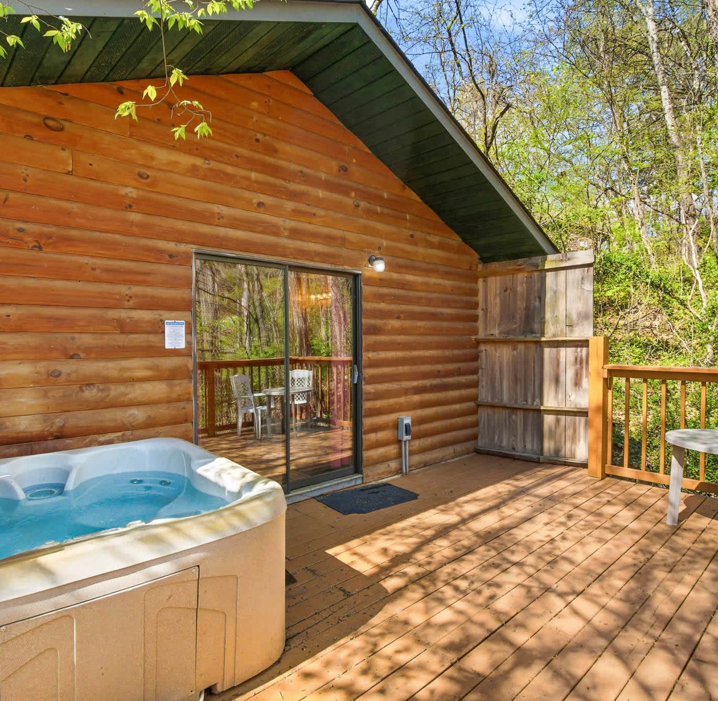 Charming Rustic Cabin, Sleeps 2・ Hot tub・Fireplace