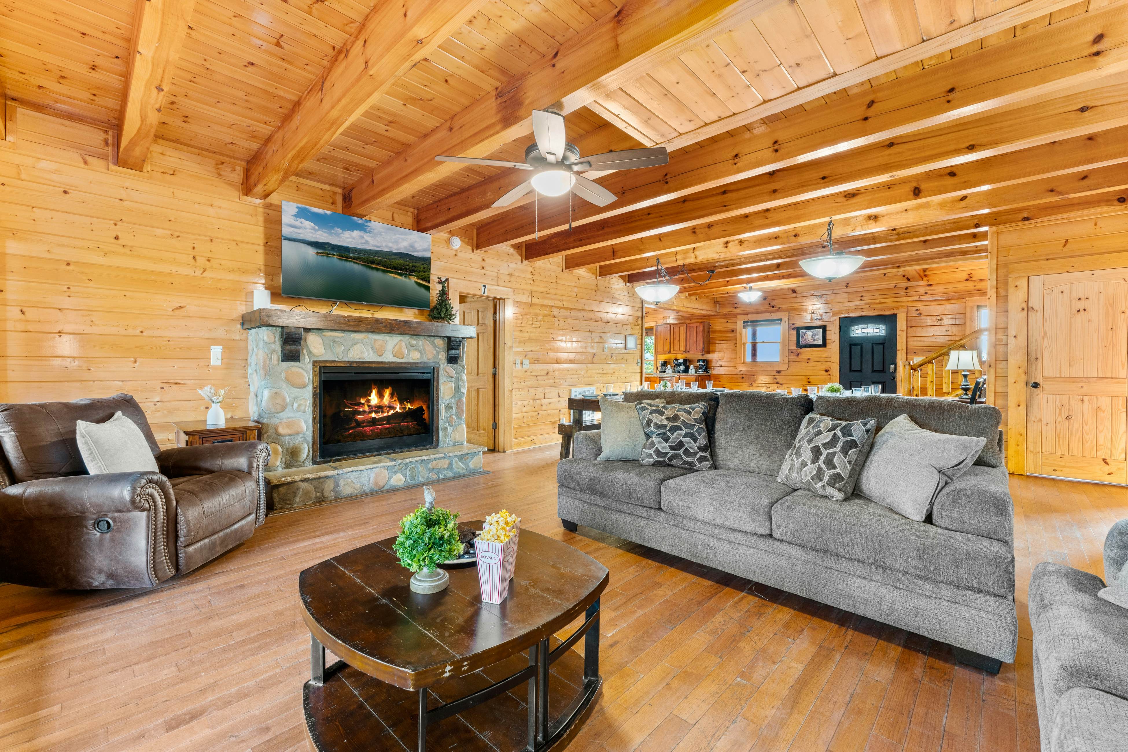 Amazing Cabin, Sleeps 58・Hot Tub・Billiards・Theater