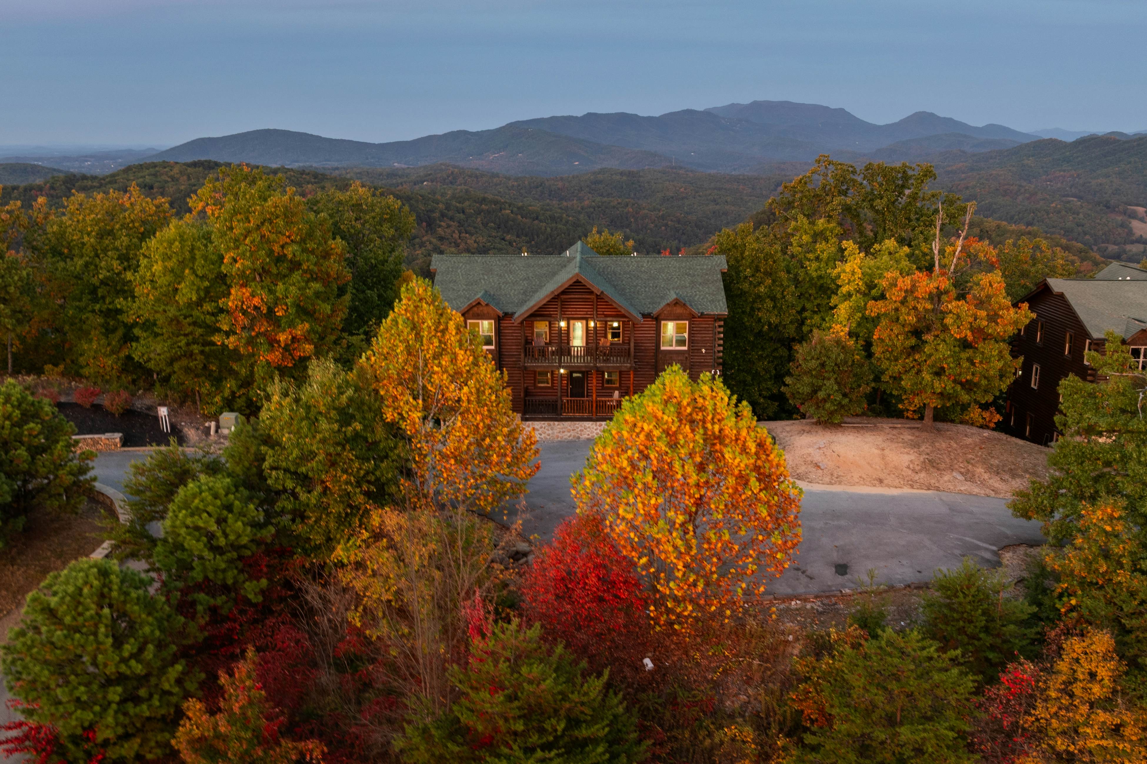 Amazing Cabin, Sleeps 58・Hot Tub・Billiards・Theater