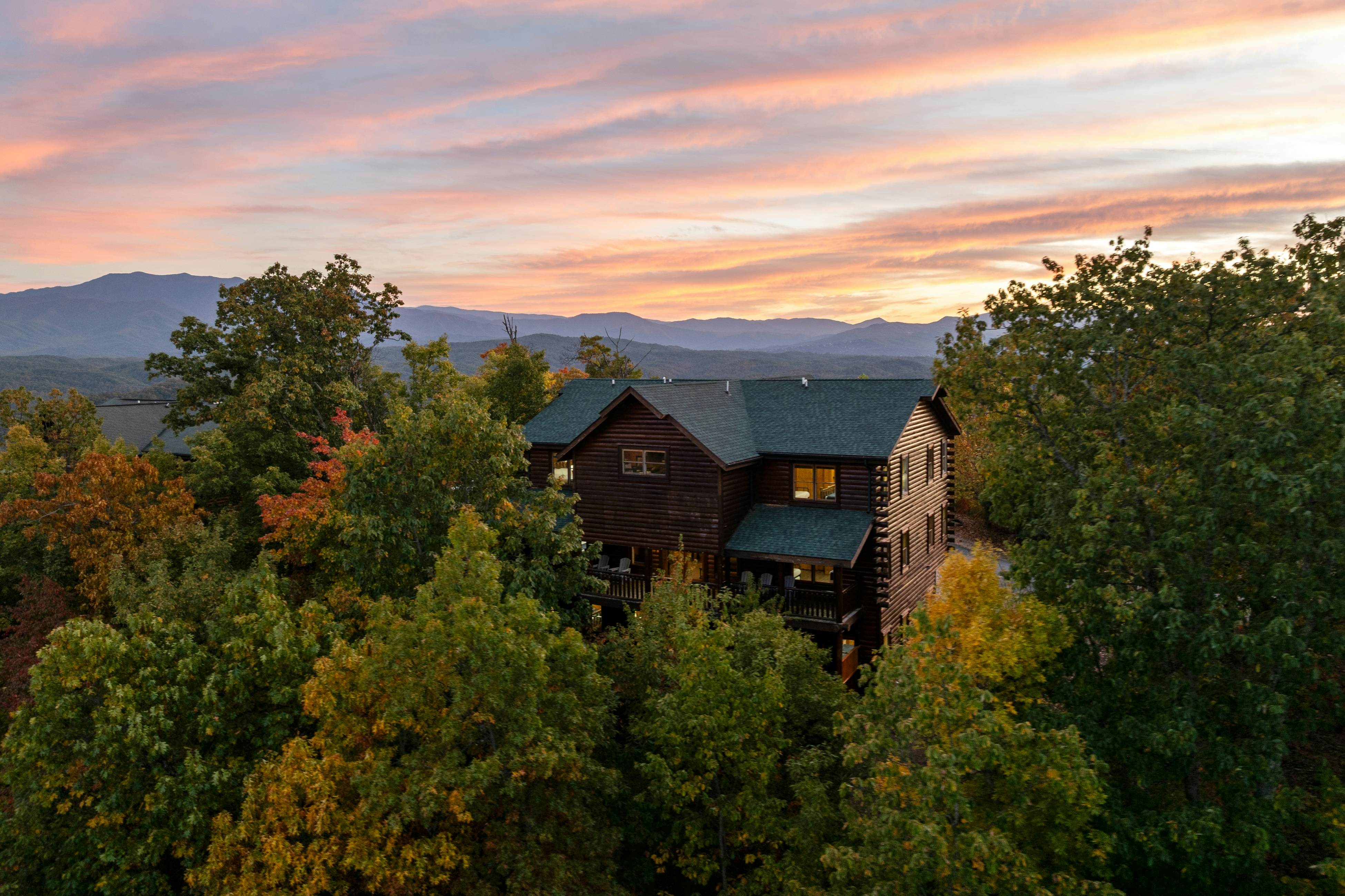 Amazing Cabin, Sleeps 58・Hot Tub・Billiards・Theater