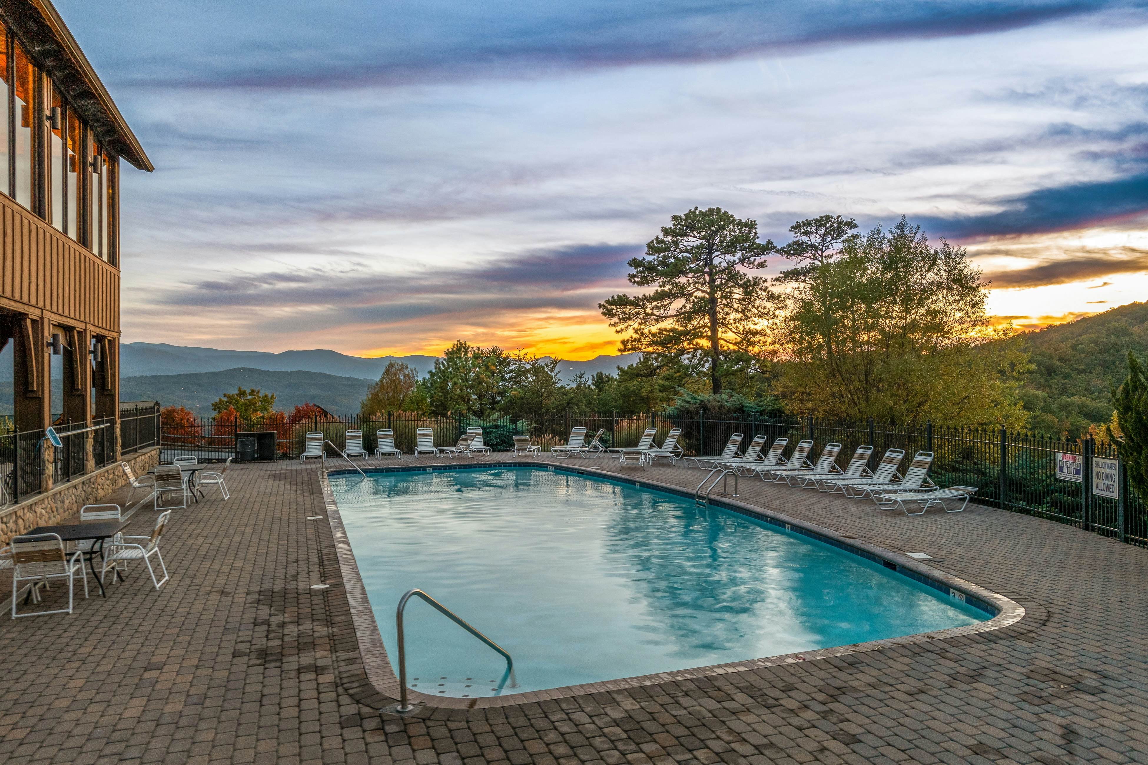 Amazing Cabin, Sleeps 58・Hot Tub・Billiards・Theater