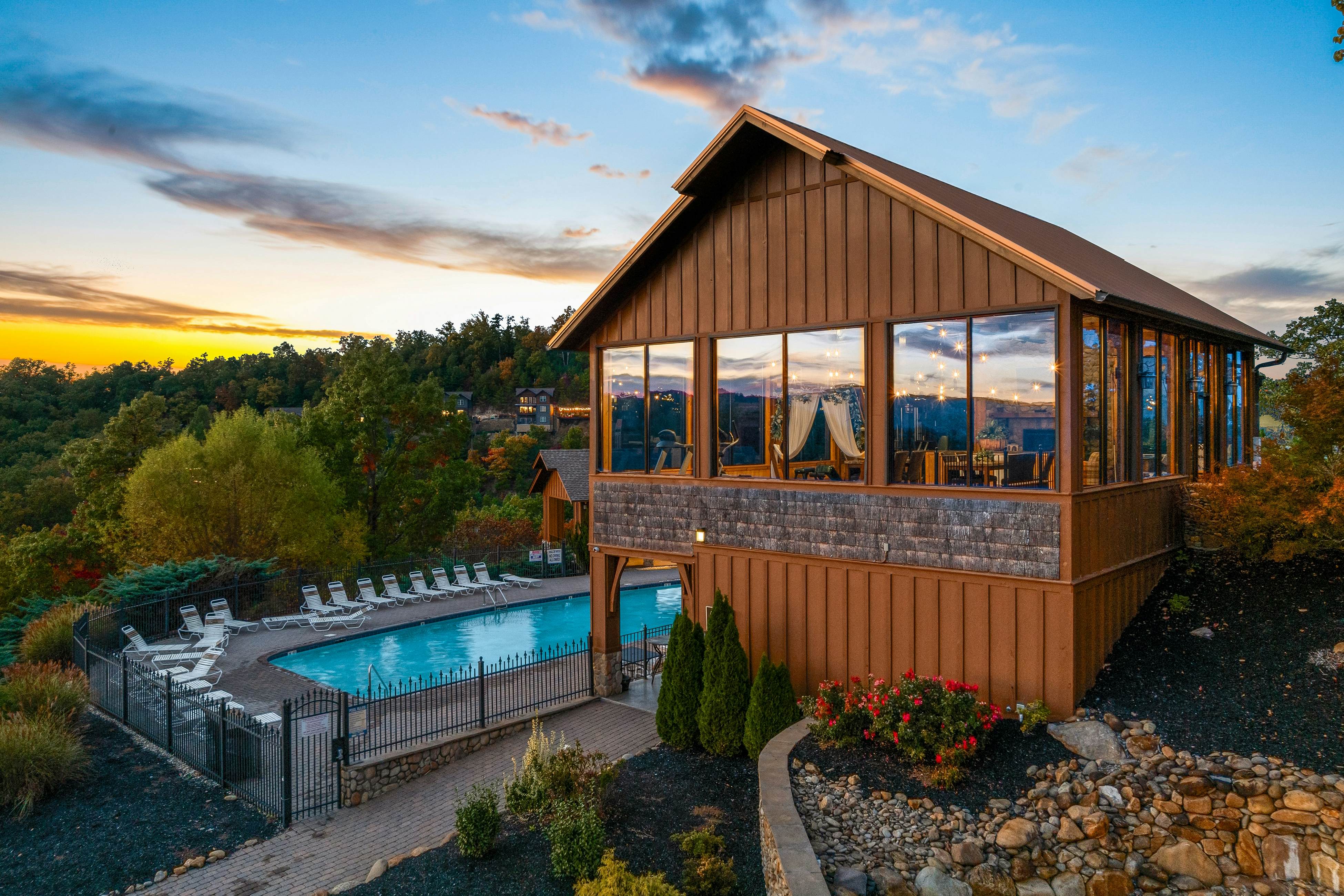 Amazing Cabin, Sleeps 58・Hot Tub・Billiards・Theater