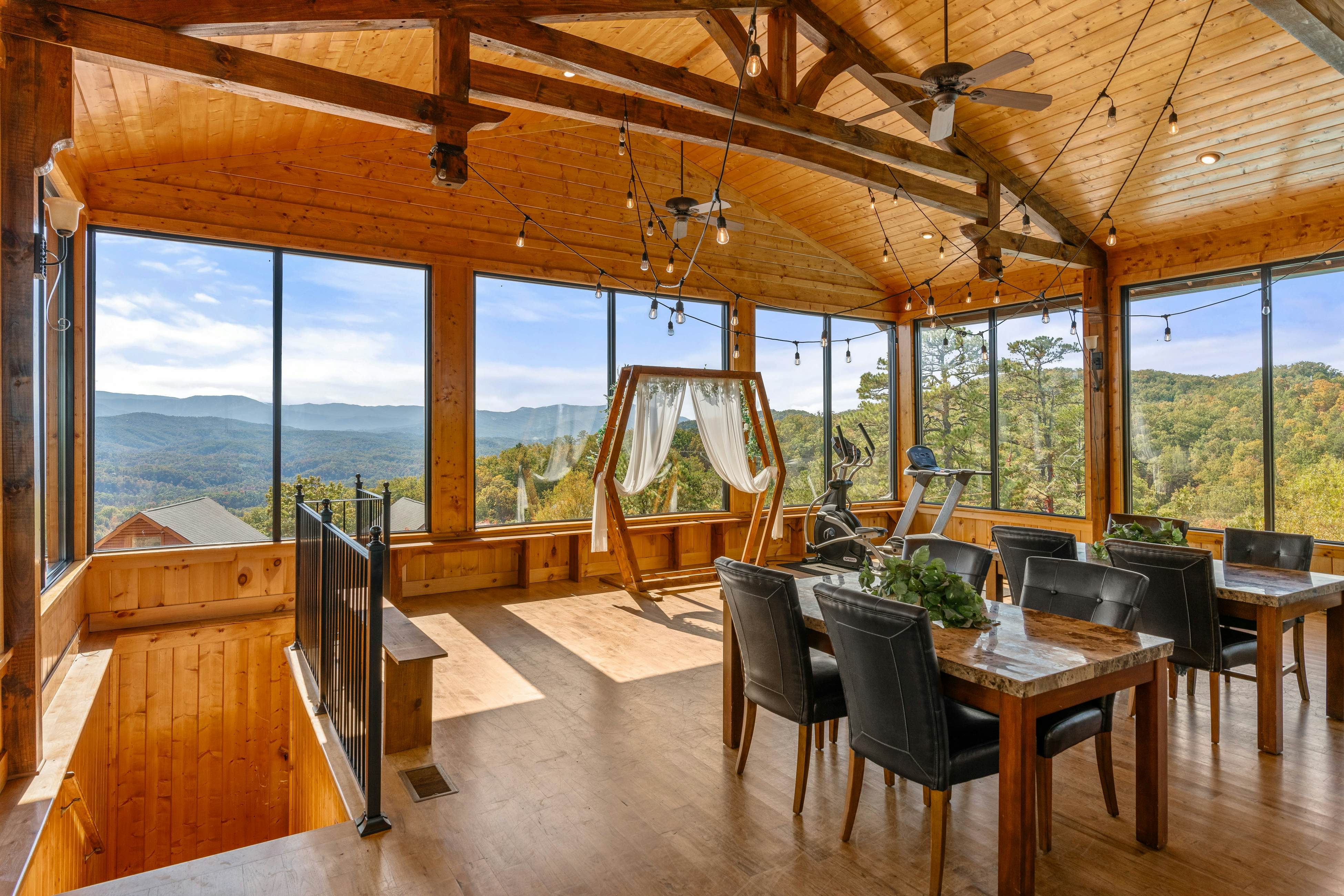 Amazing Cabin, Sleeps 58・Hot Tub・Billiards・Theater