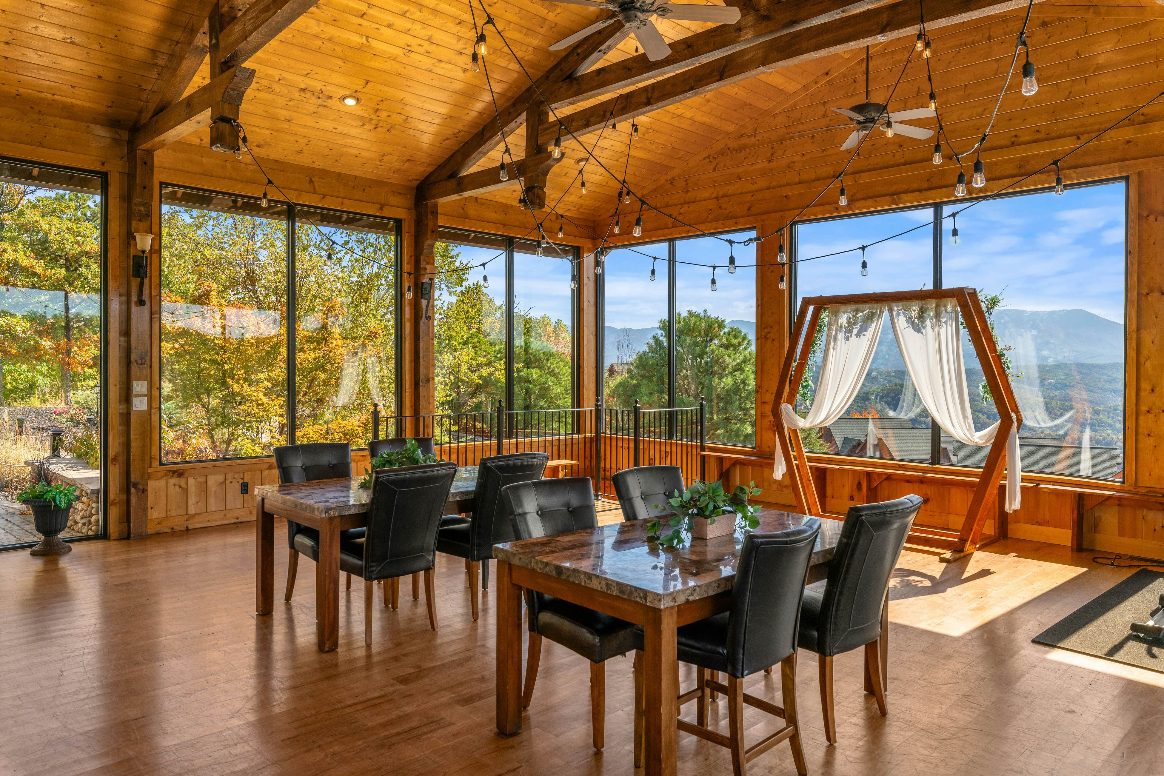 Amazing Cabin, Sleeps 58・Hot Tub・Billiards・Theater