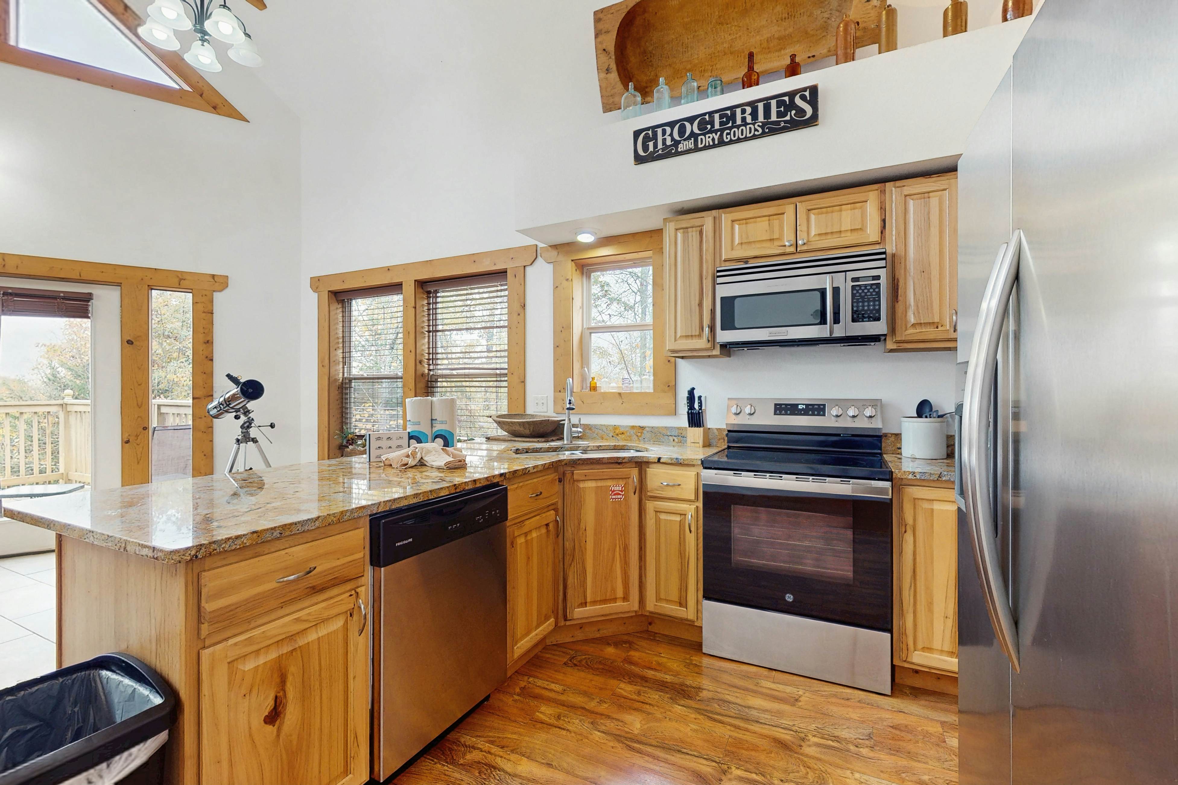 Unique Cabin, Sleep 6・Amazing Mtn View・Pond Access