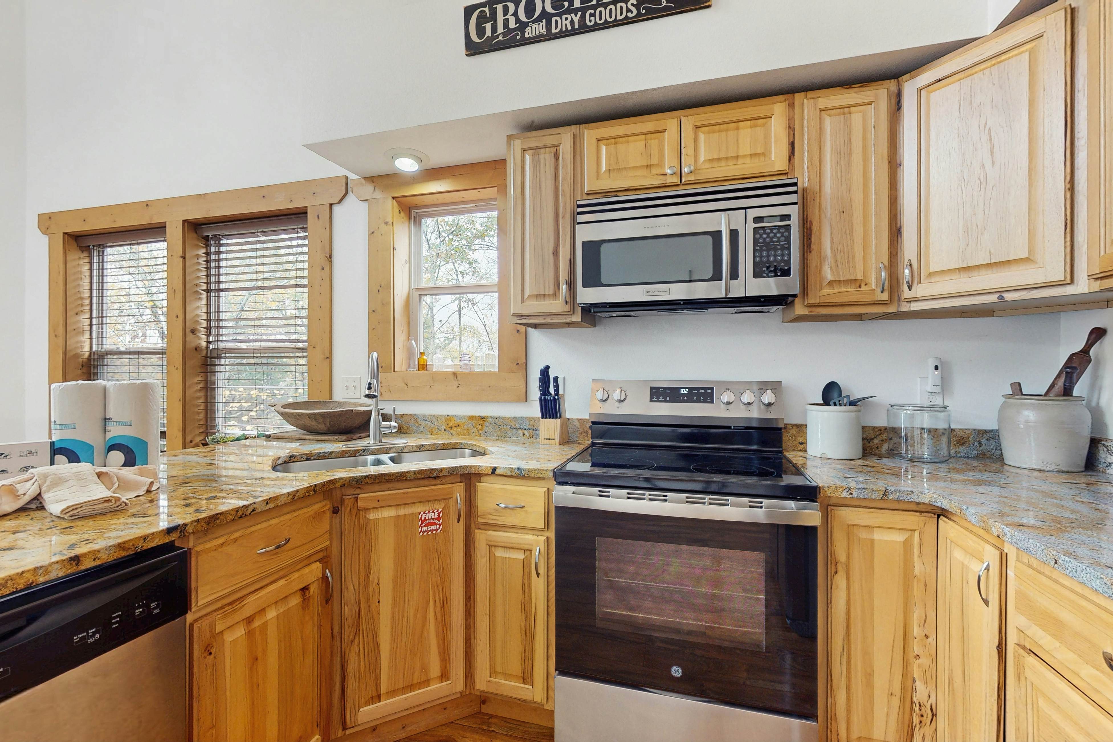 Unique Cabin, Sleep 6・Amazing Mtn View・Pond Access