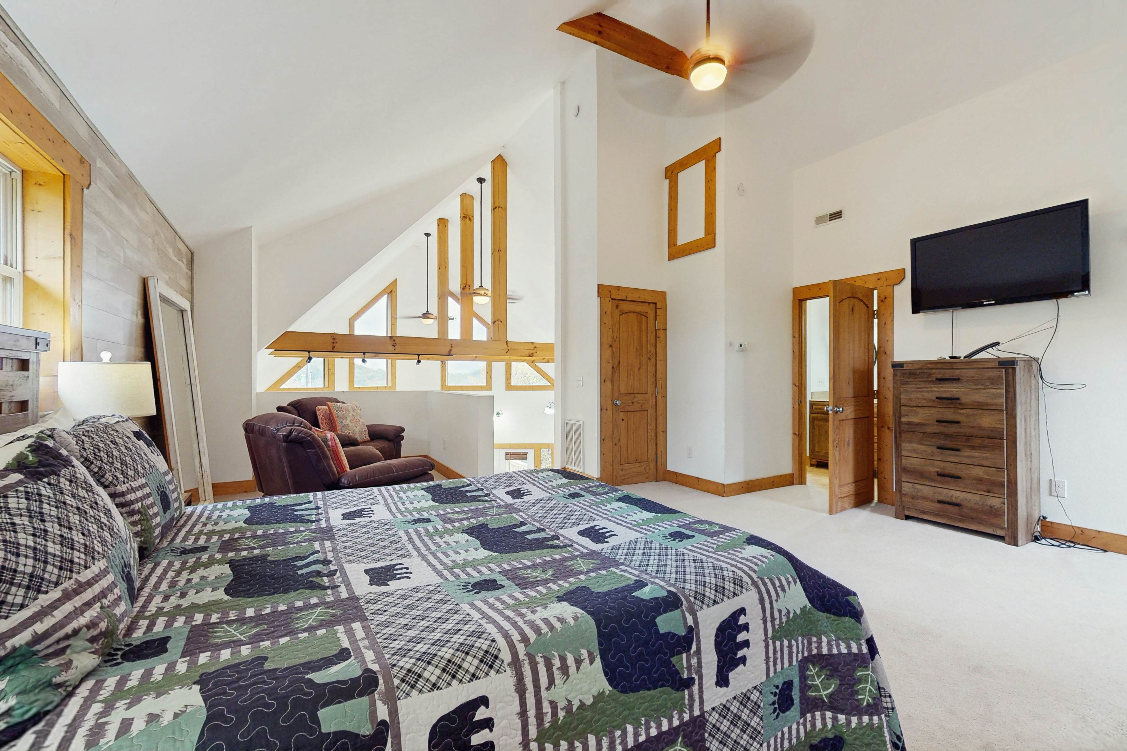 Unique Cabin, Sleep 6・Amazing Mtn View・Pond Access